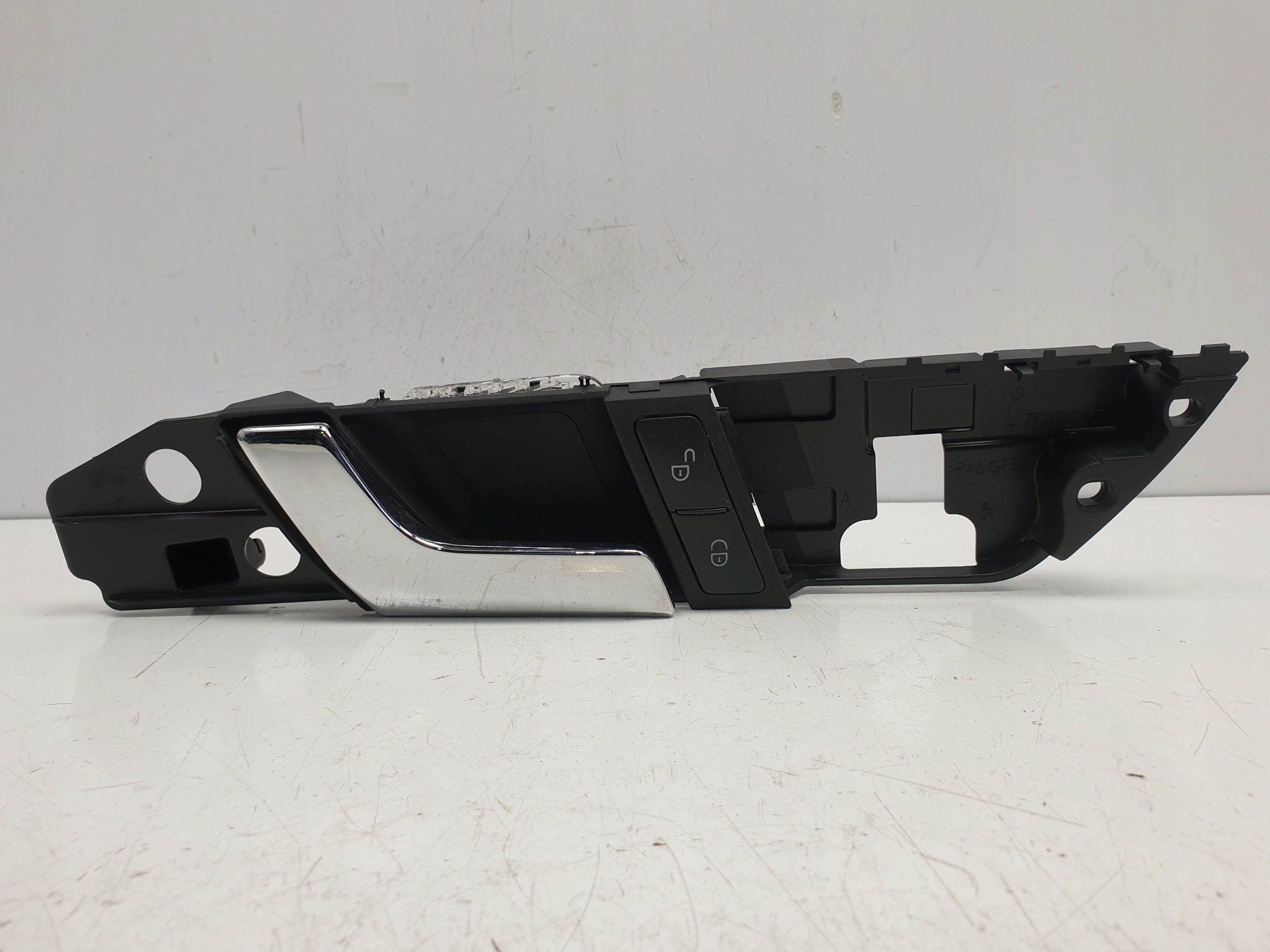 79202-2018 - Mercedes W207 Coupe ліва внутрішня дверна ручка