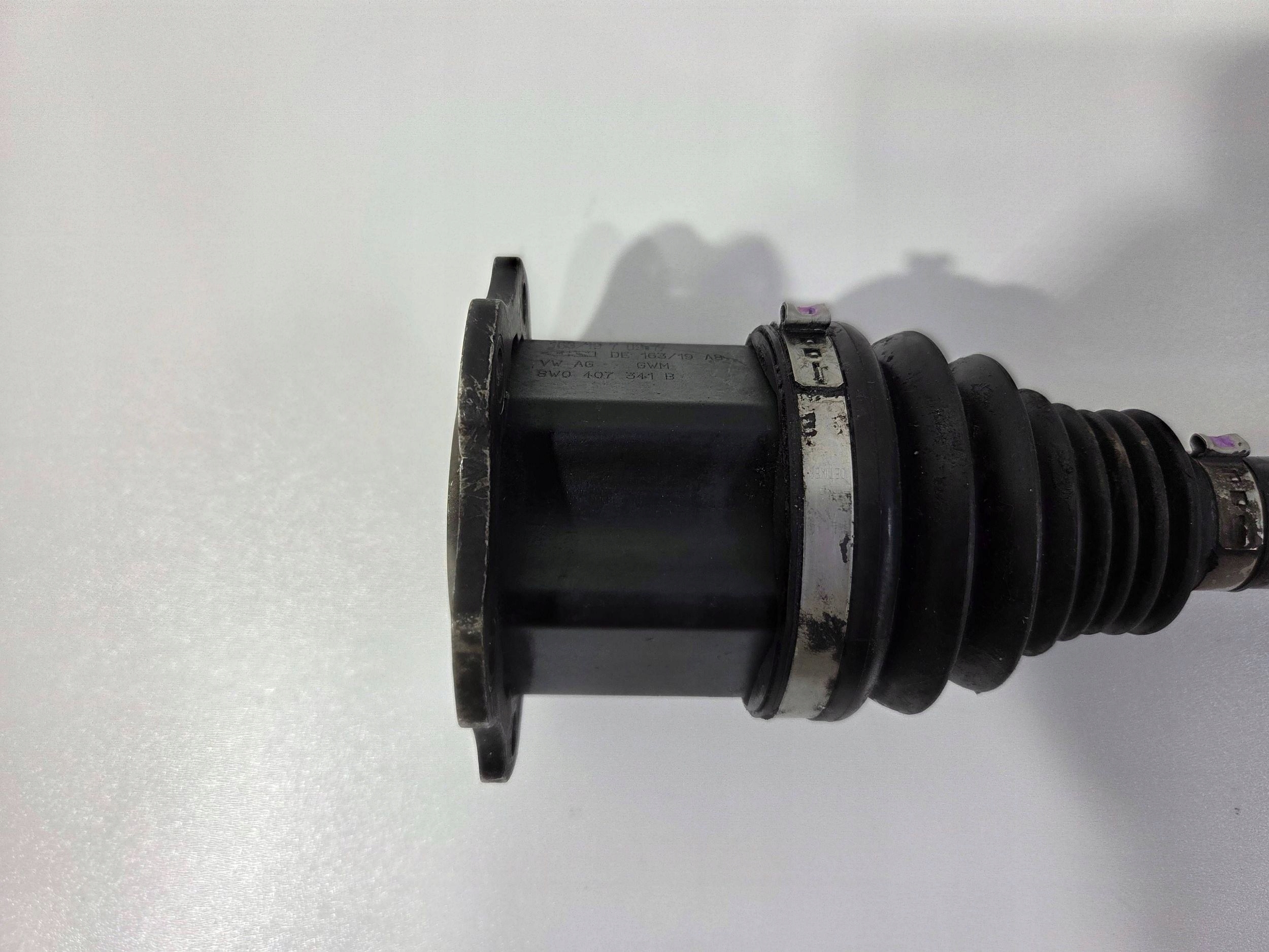 Audi A4 S4 B9 , RS4 , RS5 8W semi-axis front left 8W0407271 (P723)