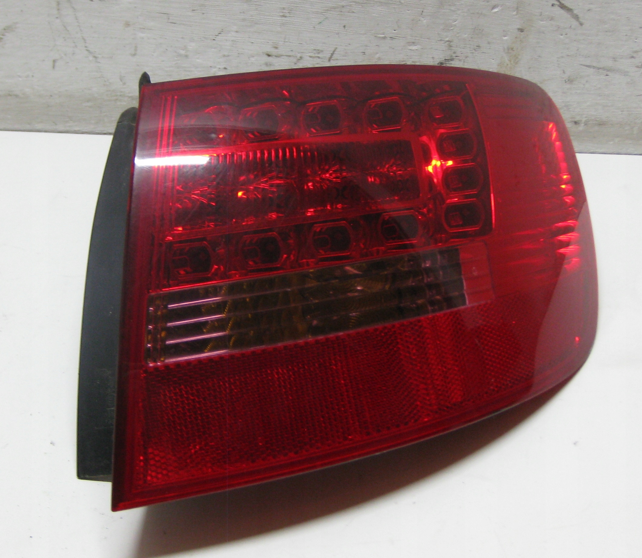 AUDI A6 C6 05R Licht rechts heck 4F9945096H EU