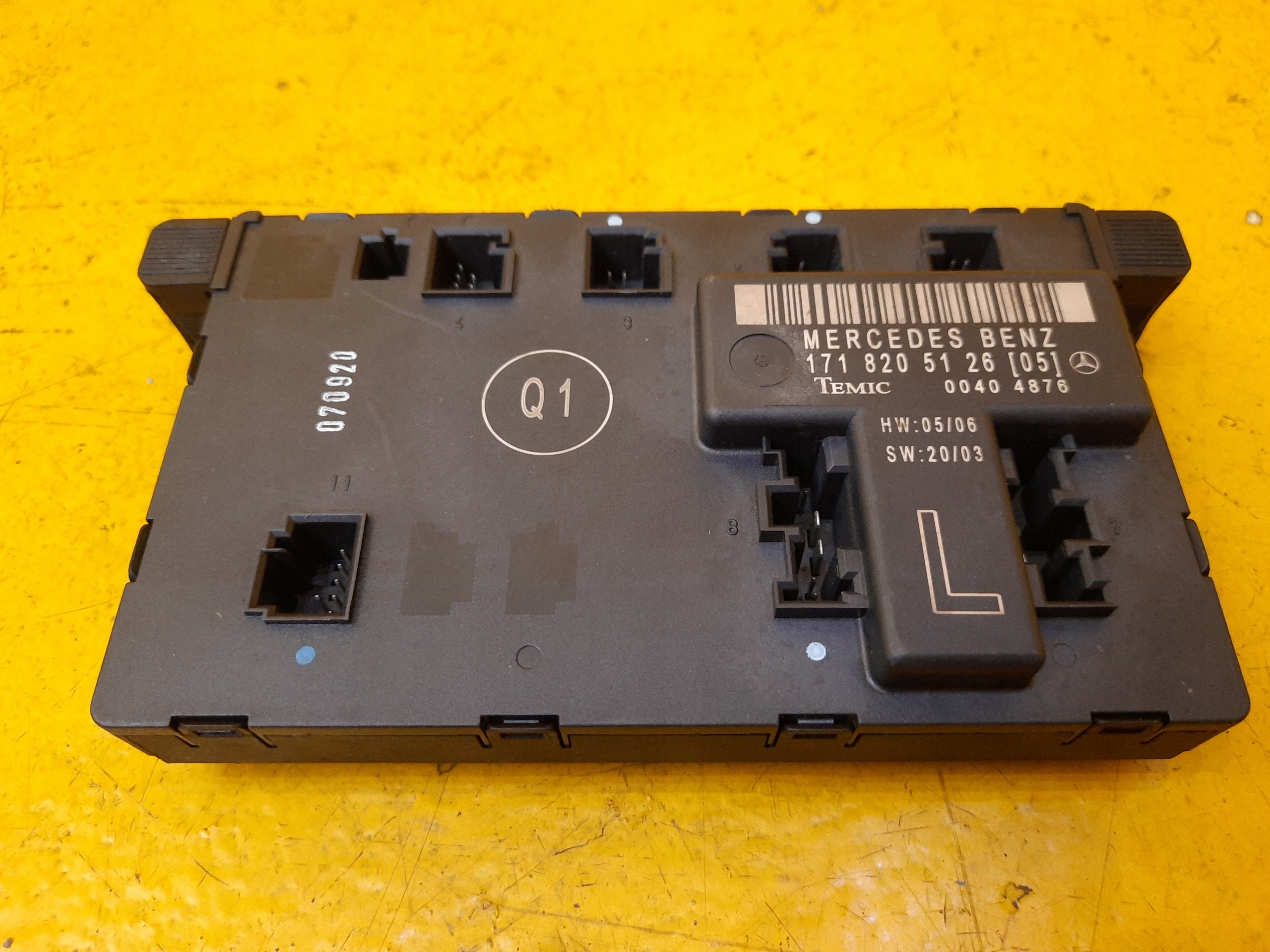 Mercedes SLK W171 модуль двери левый 1718205126