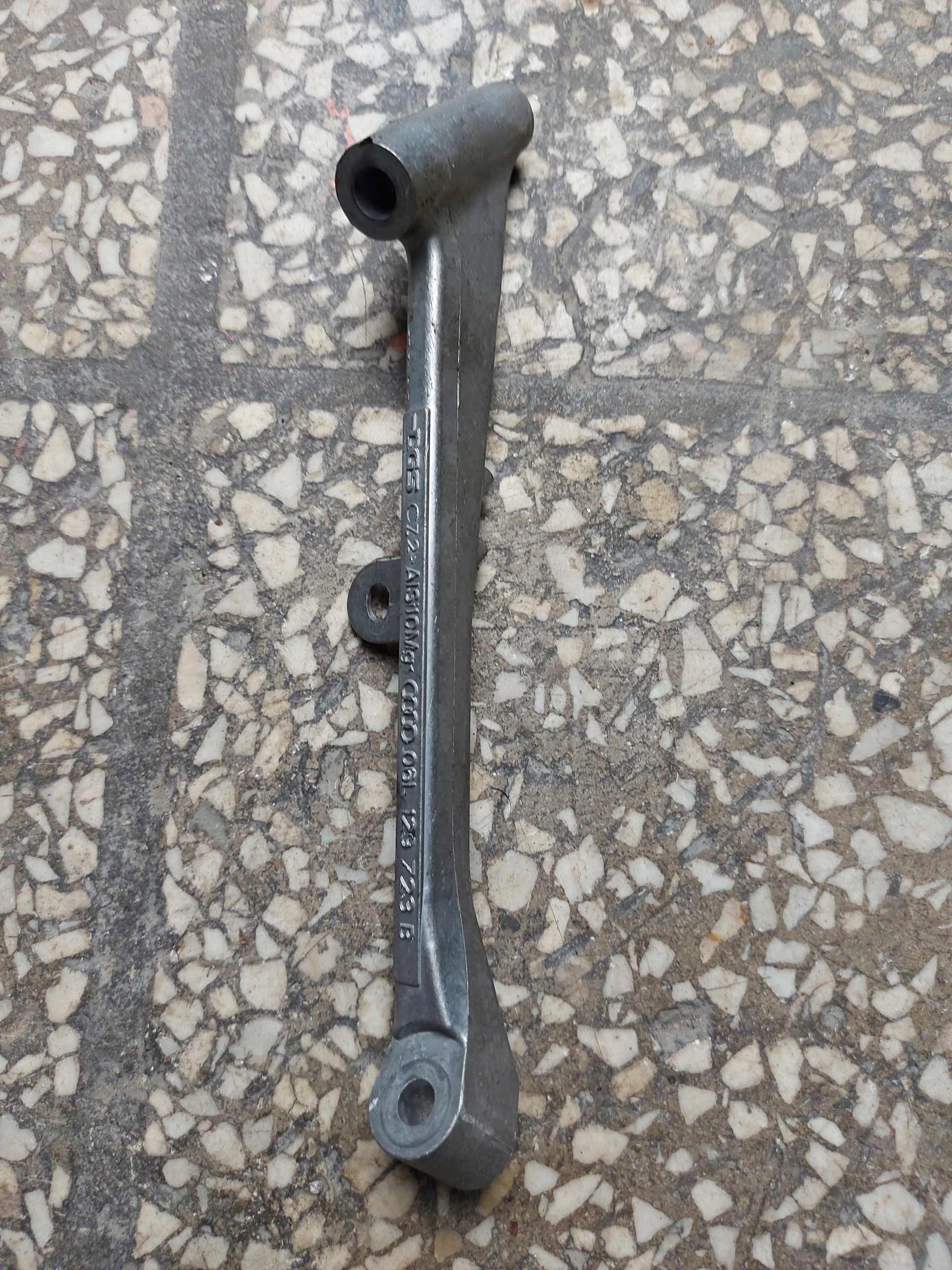 console holder header pipe AUDI A4 B9 8W A5 F5 2.0 TFSI OE EU
