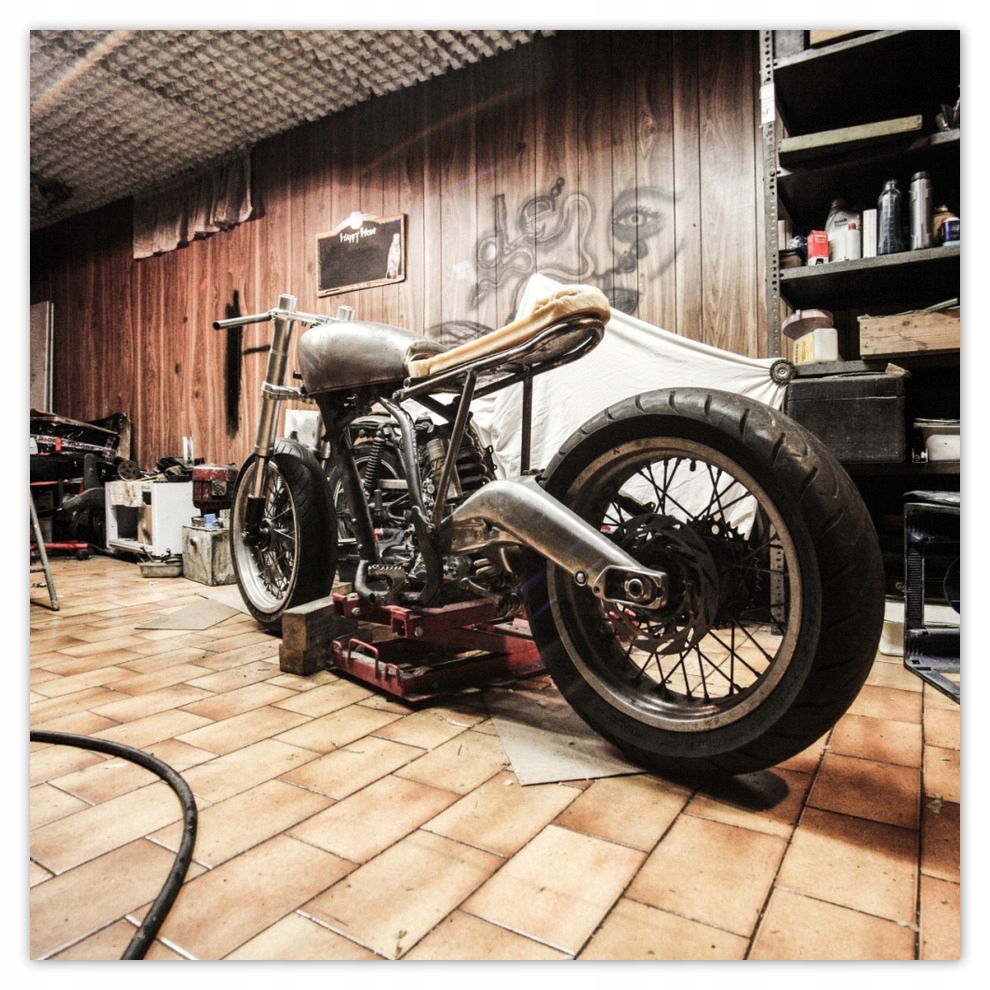 

Fototapety flizelina 208x208 Renowacja motocykla