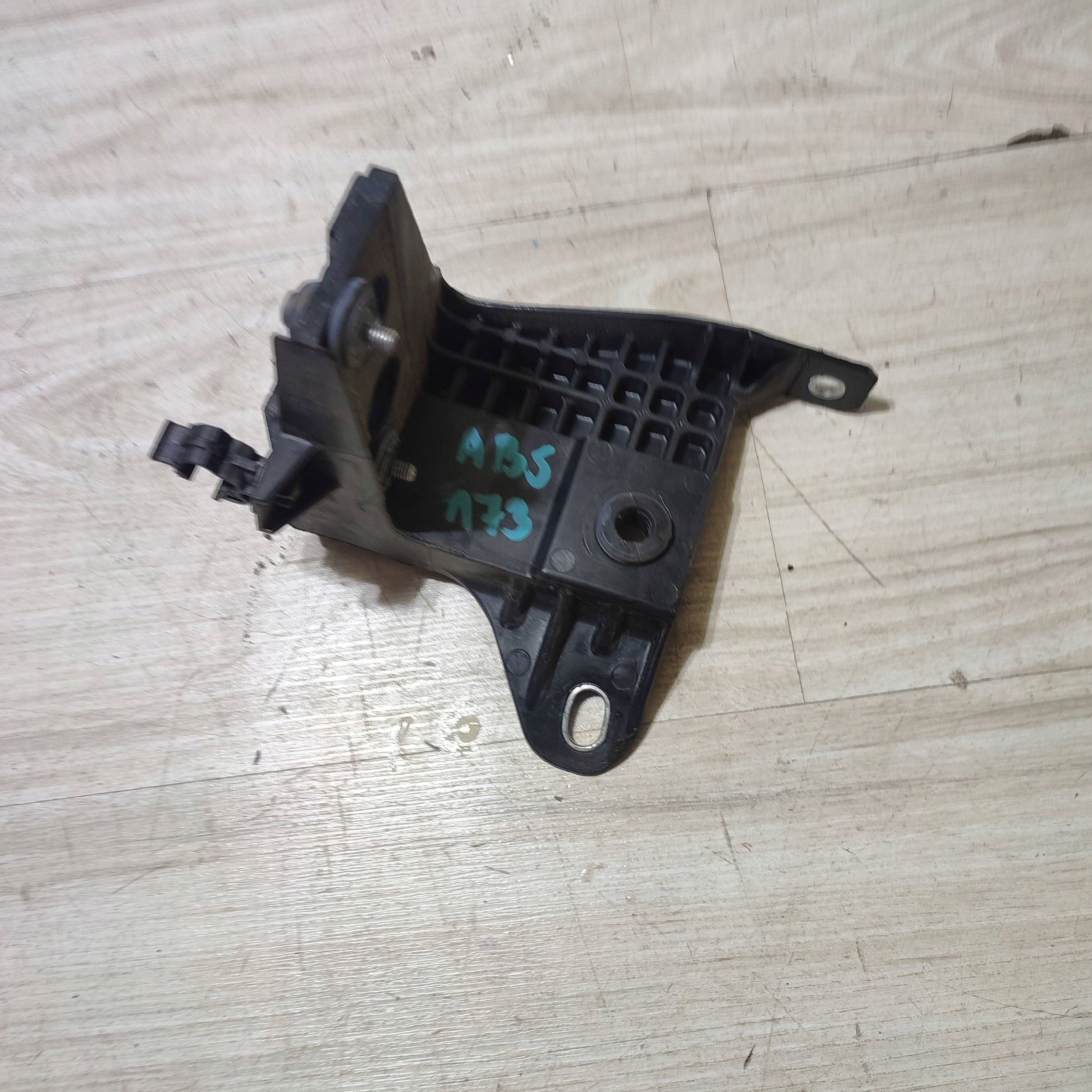 Support plaque pompy ABS Fiat 500X 51941612