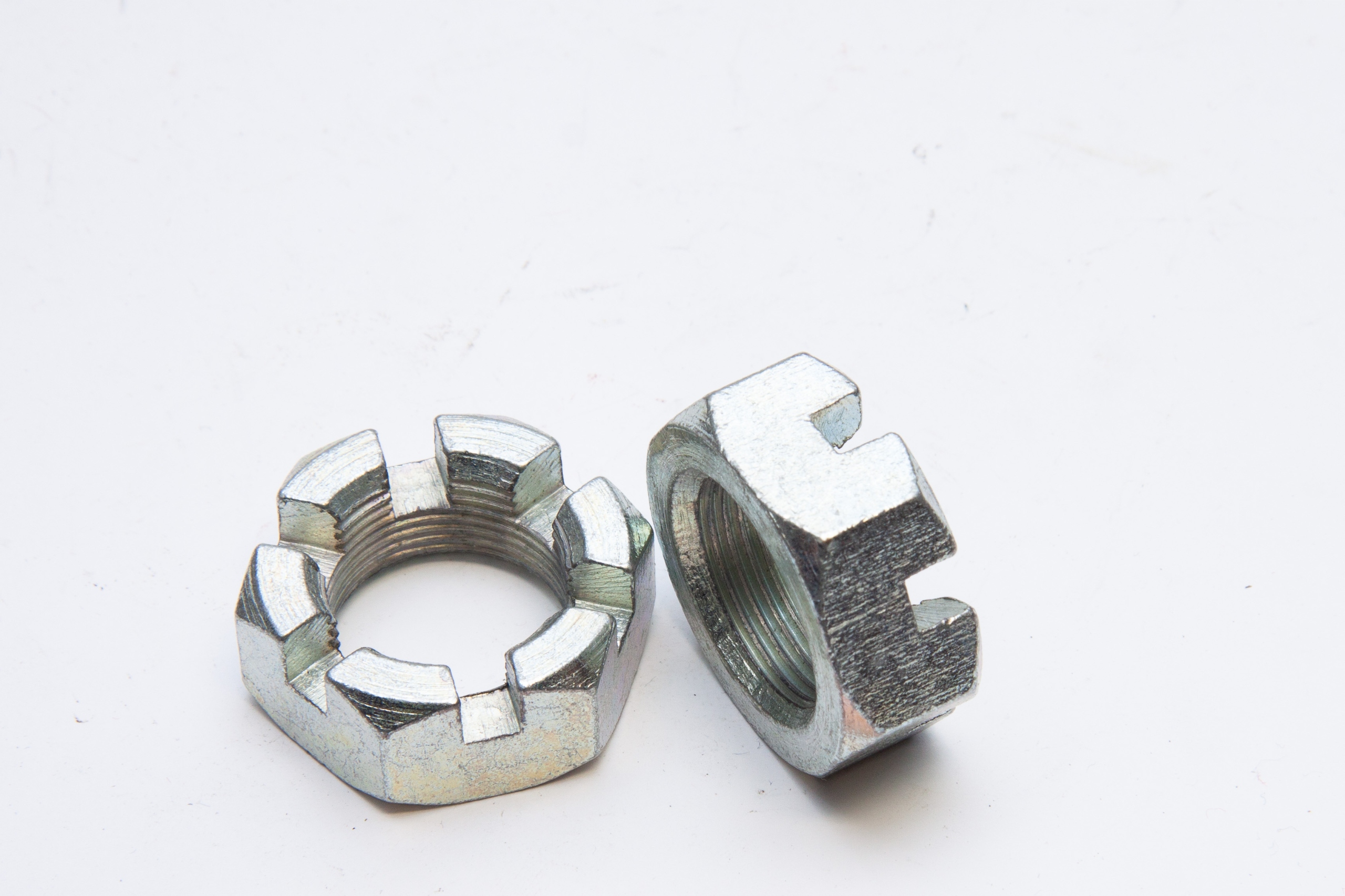 NAKRĘTKA KORONOWA CZOPU KOŁA M24x1,5 C330 C360 385