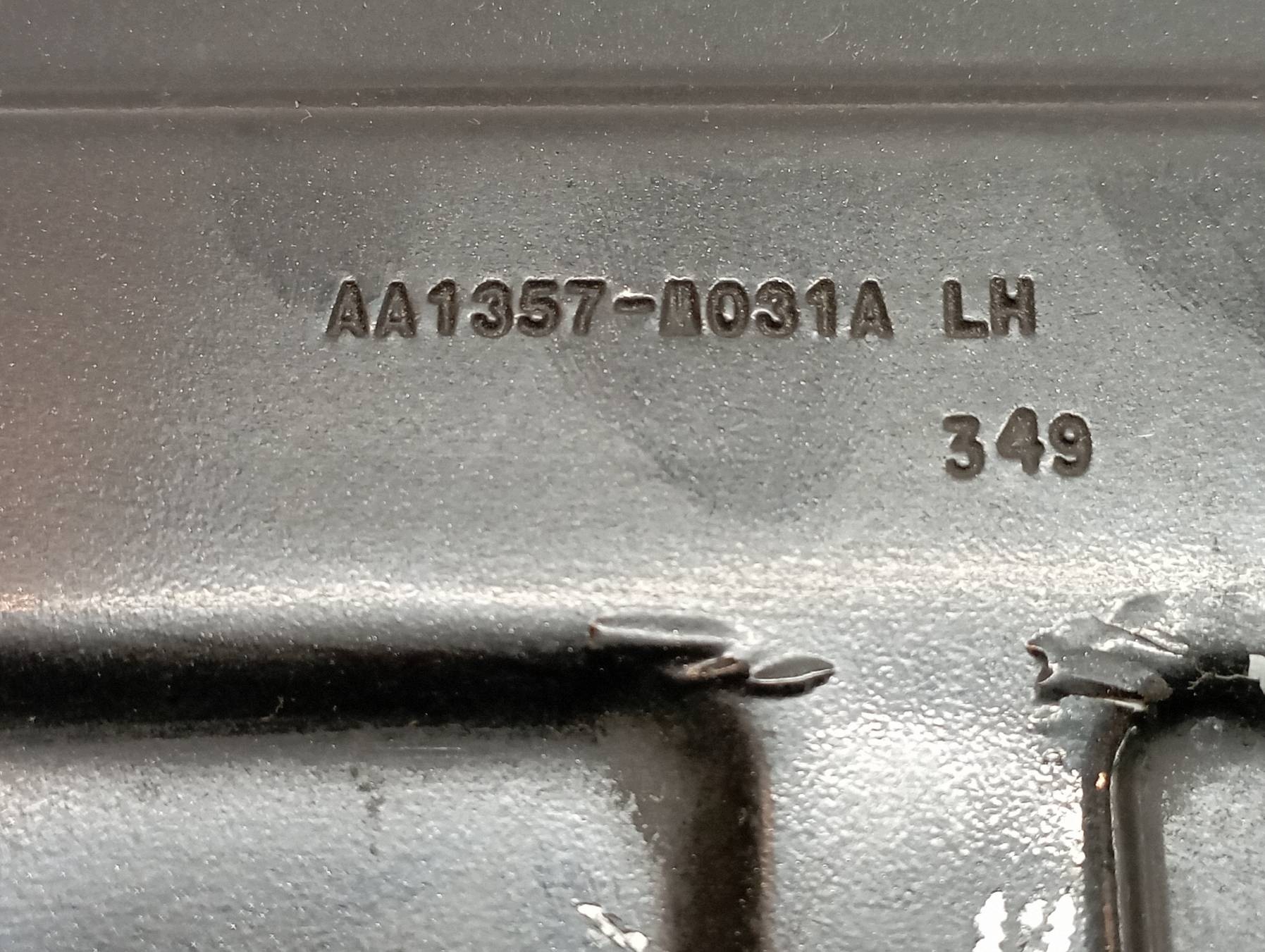 charnières capot gauche Lincoln Navigator IV (2017-2024)