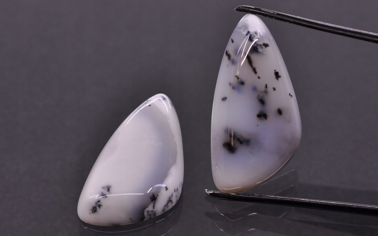 Dendritový achát kabošon nepravidelný 30x16,5 mm