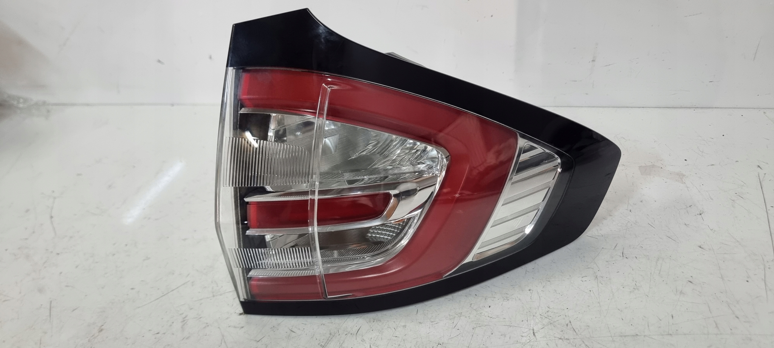 LAMPA TYLNA PRAWA FORD GALAXY MK4 LED