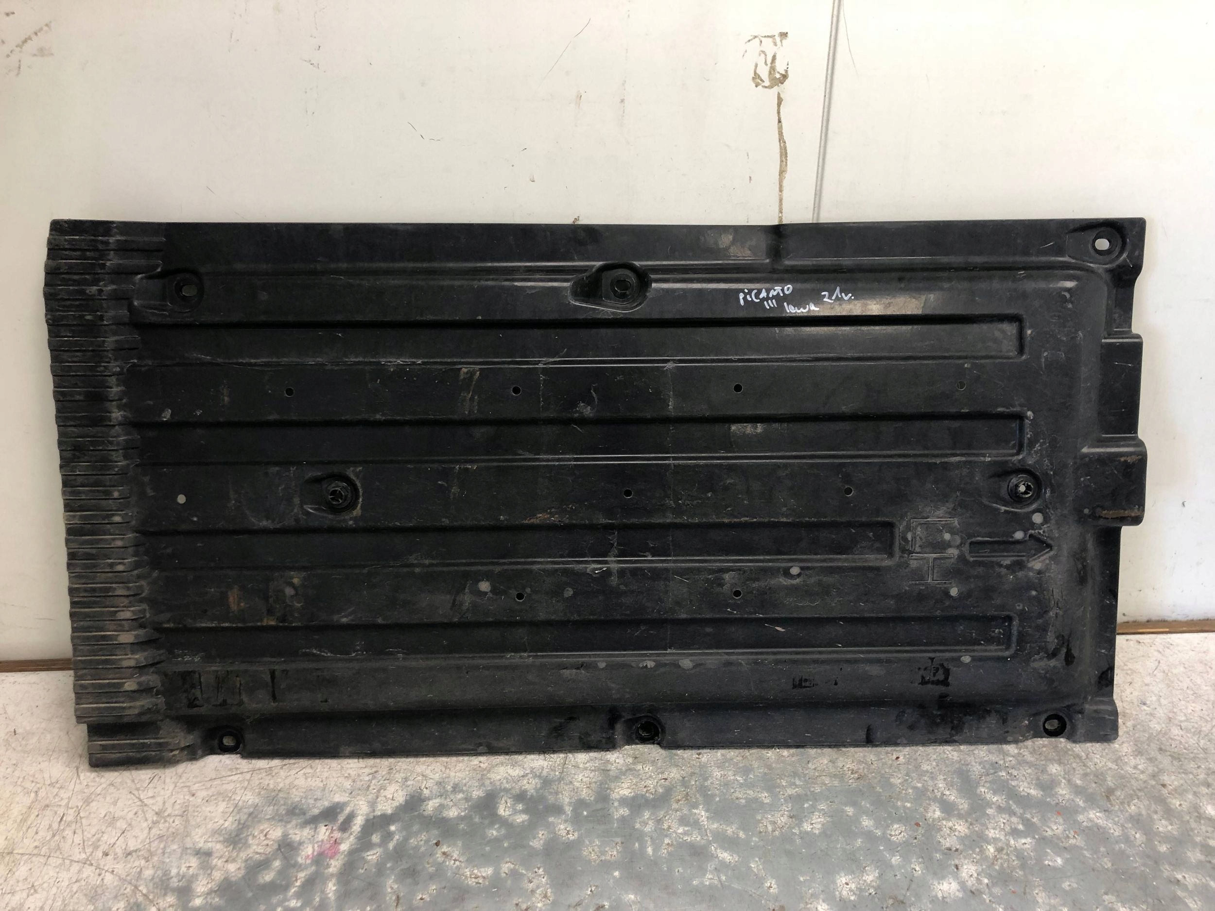 cover chassis left KIA PICANTO III 84135G6000