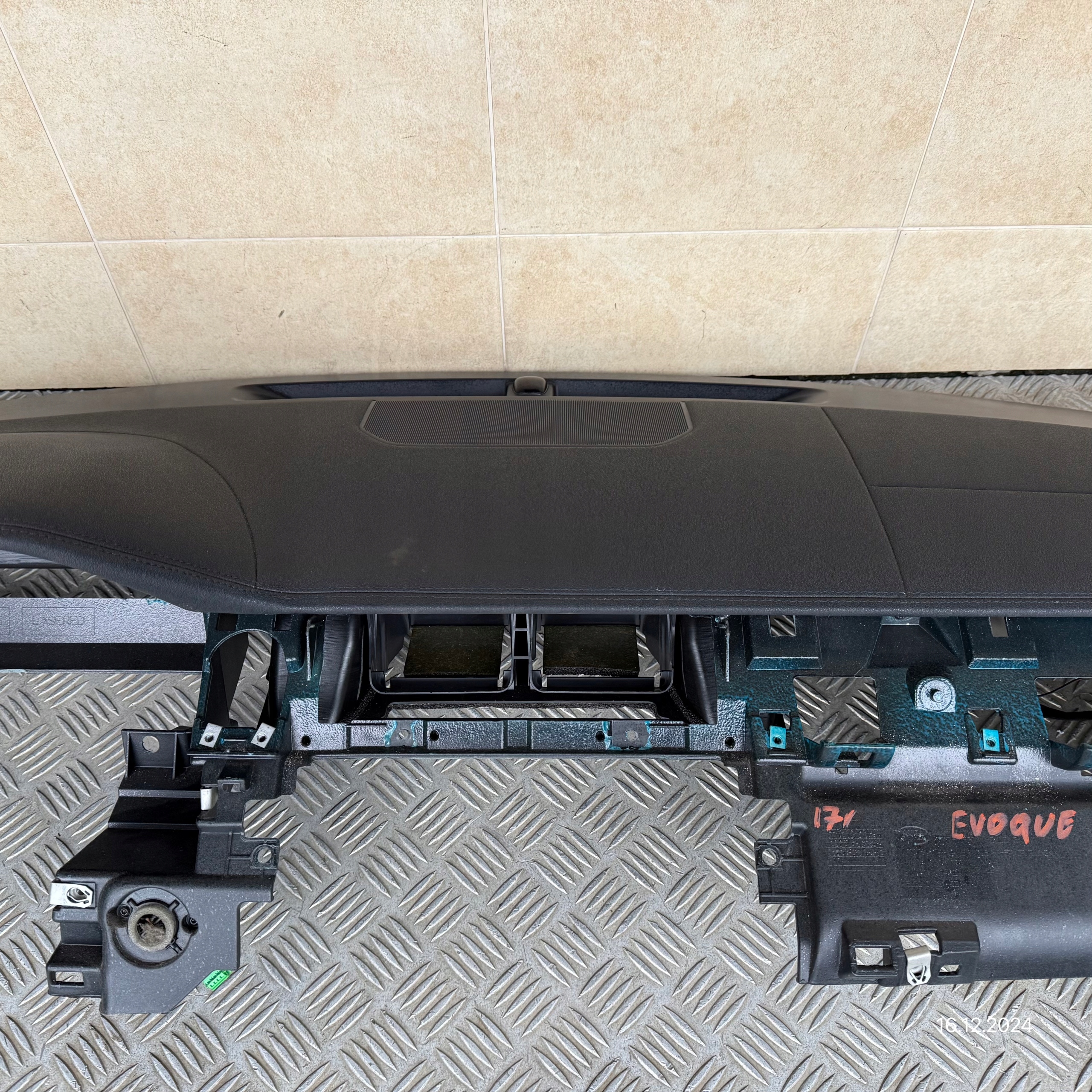 dashboard complete airbag console tension belts cockpit LAND ROVER EVOQUE and LIFT