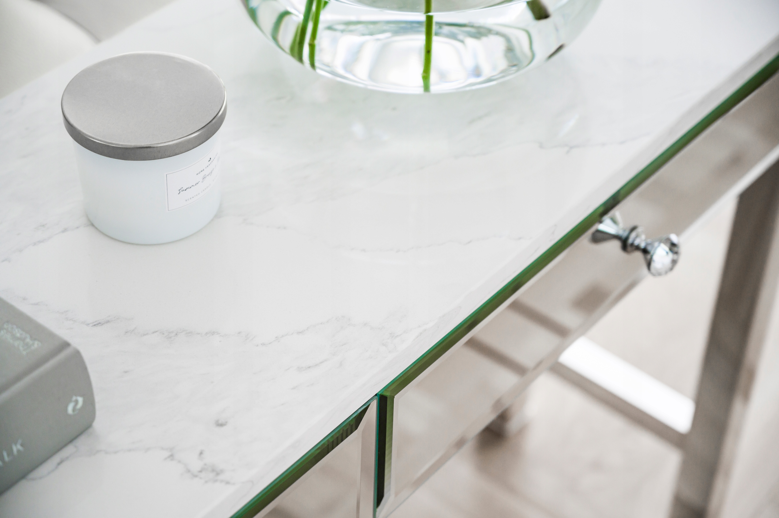 Konsola lustrzana z blatem Calacatta, stelaż chrom Liczba poziomów 1