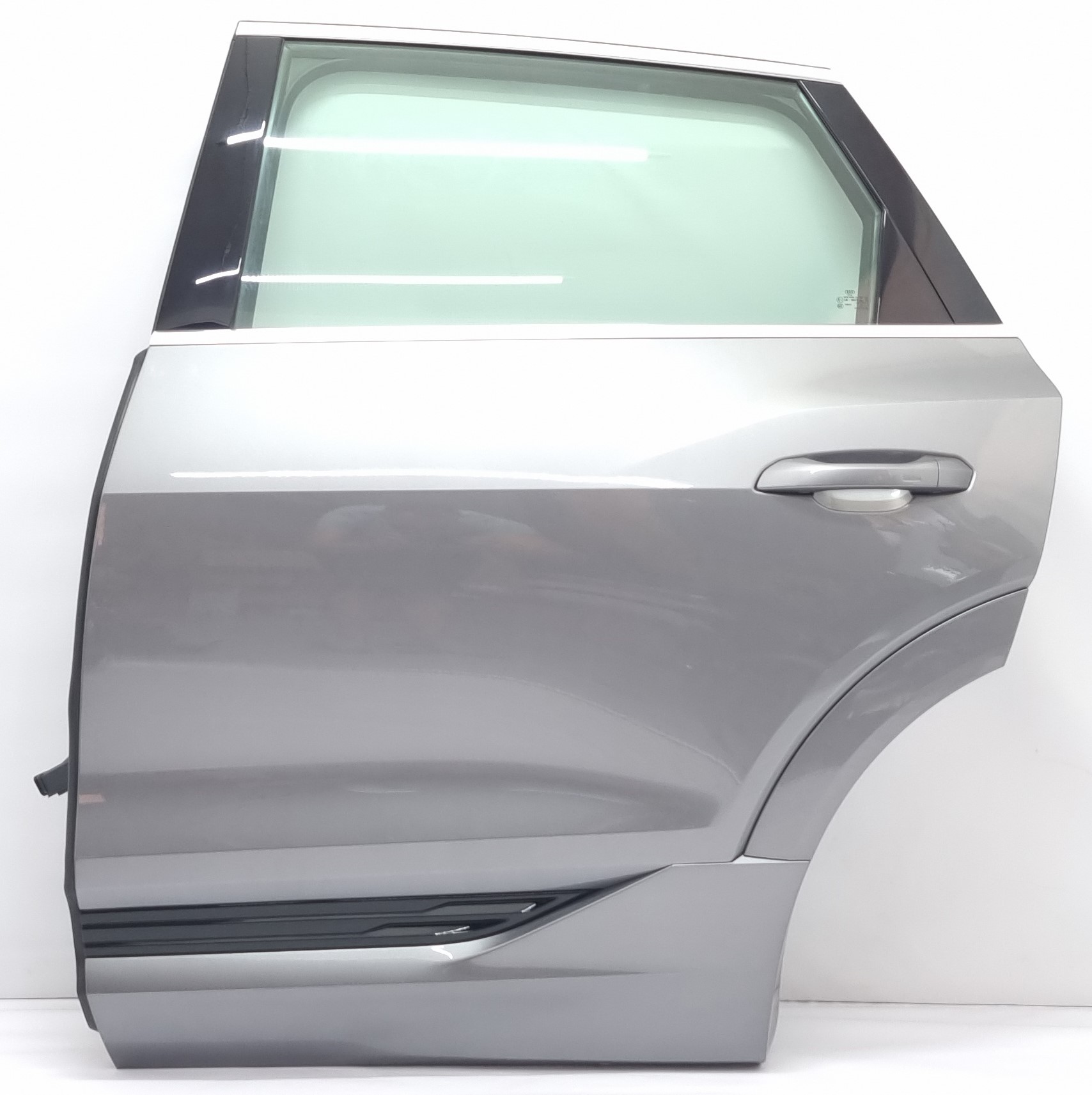 Drzwi lewy tył Audi E-Tron 4KE LZ7F Numer katalogowy części 4KE833051A