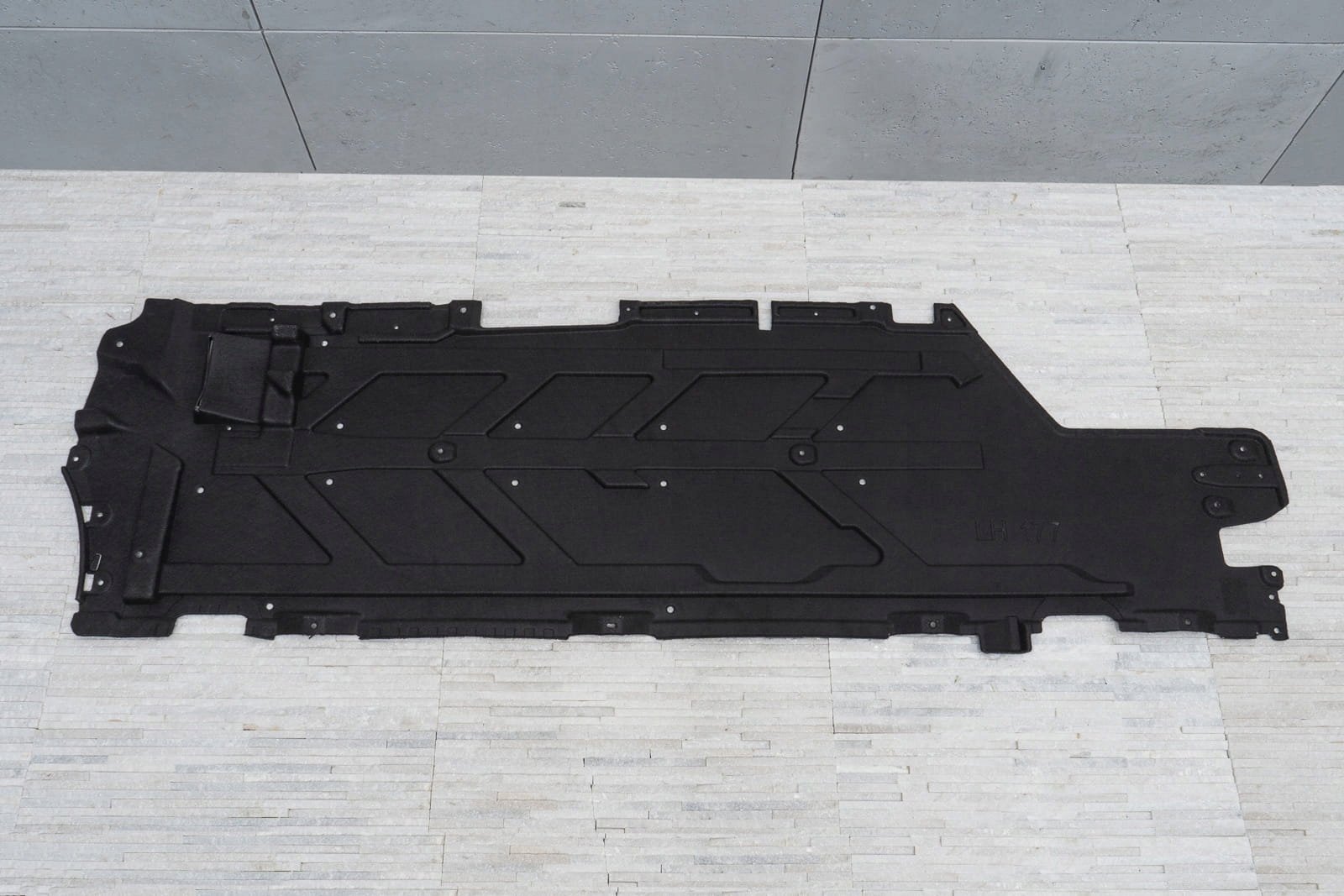 OSŁONA PODWOZIA LEWA MERCEDES CLA C118 W118 19- EAN (GTIN) 5905226099171