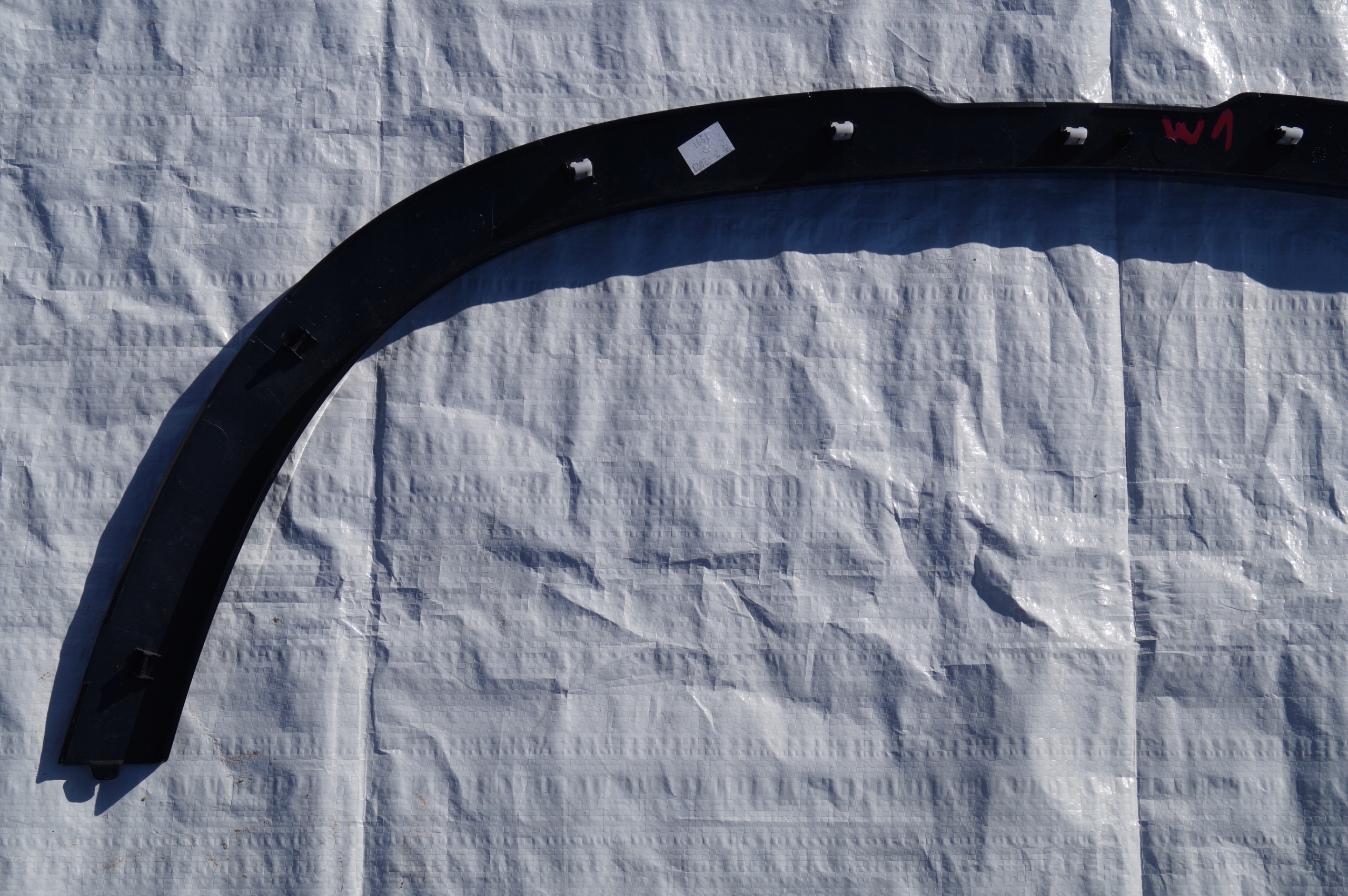 LISTWA NA BLOTNIK PRZOD PRAWA LAND ROVER DEFENDER Installation side front right