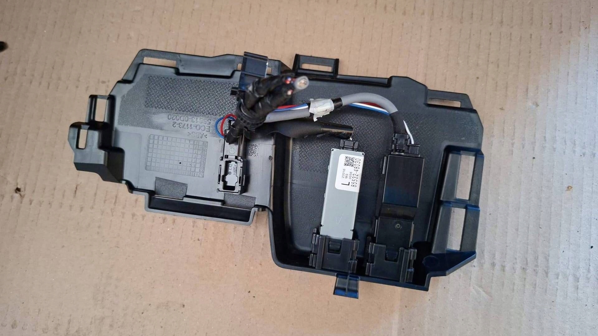 adapter USB Mazda 2 85532-48030 58813-0D020
