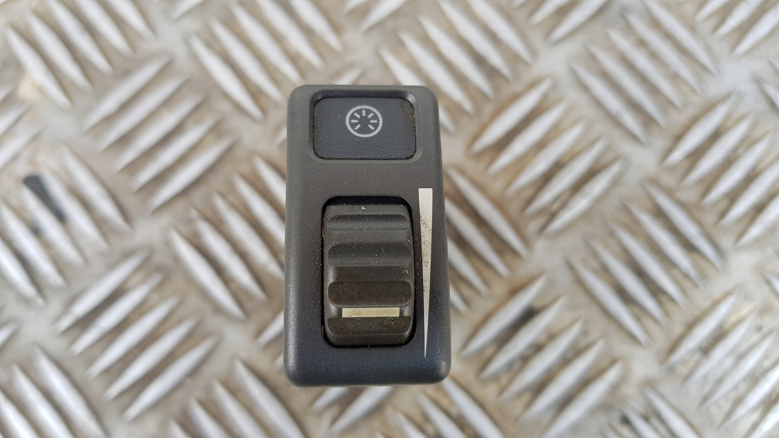 VOLVO V70 and switch control of the lights 6849861