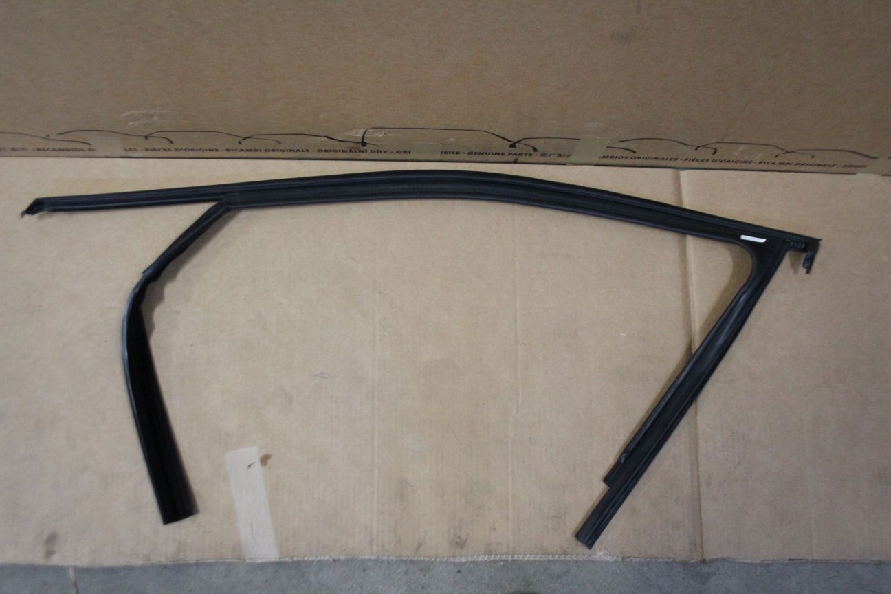 PROWADNICA SZYBY DRZWI PRZOD PRAWY VW ATLAS Car type 4x4 SUV