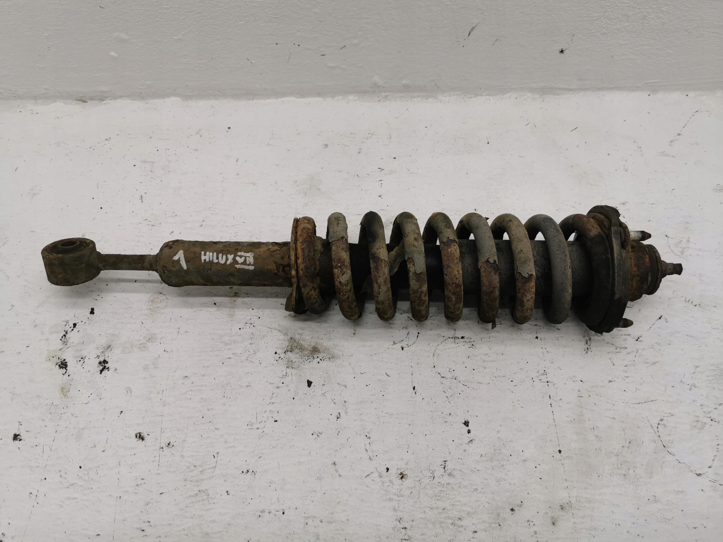 shock absorber front TOYOTA HILUX VII LIFT 3.0D