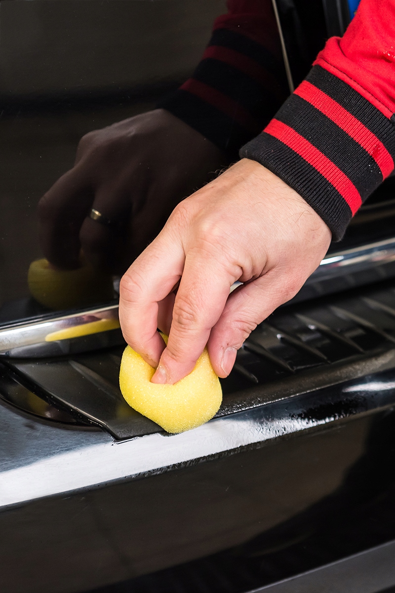 Środek do listew i zderzaków Autoland 400ml PRZYWRACA MOKRĄ CZERŃ SKUTECZNY Pojemność opakowania 400 ml