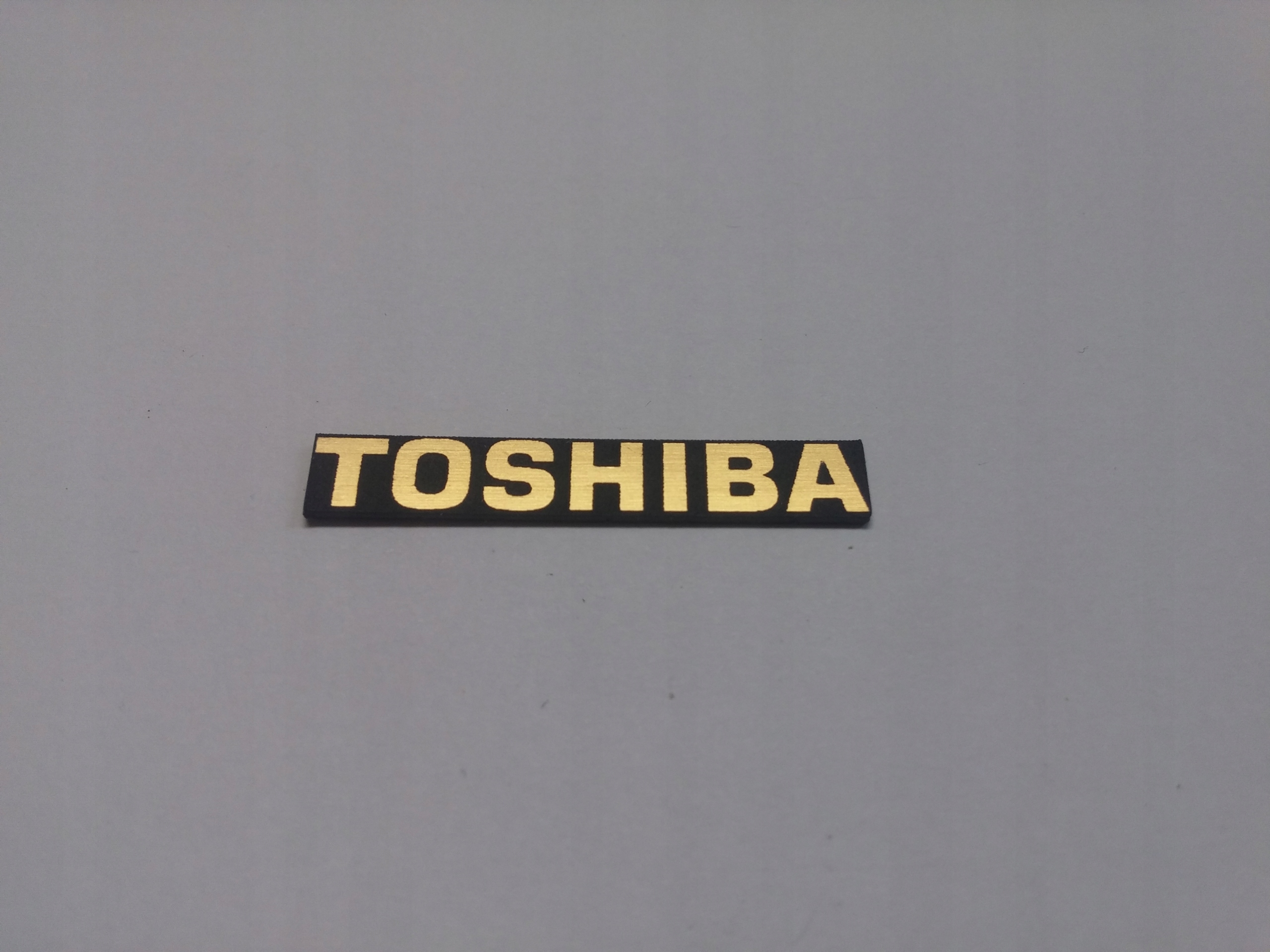 

Toshiba naklejka emblemat 40 x 6 mm * Złota