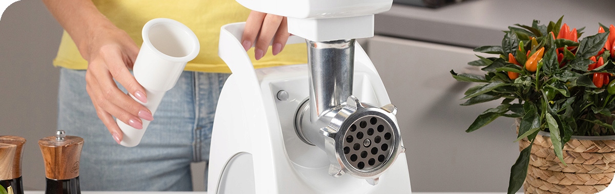 Maszynka do mielenia mięsa ZELMER ZMM9801B Rewers Mocna 2200W Średnica otworów w sitkach 2,7 mm mm 4 mm mm 8 mm mm