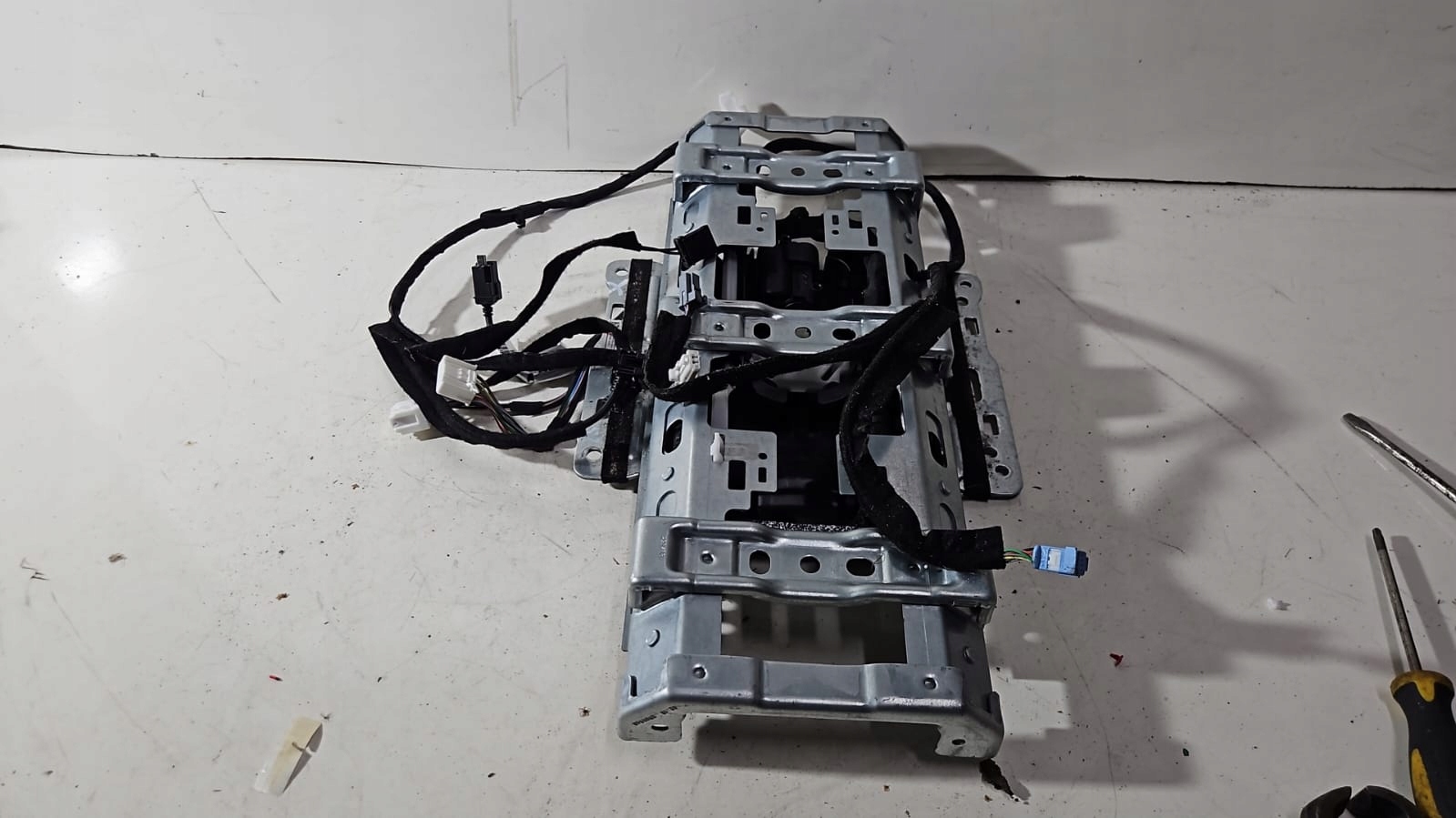 механизм подлокотника renault SCENIC