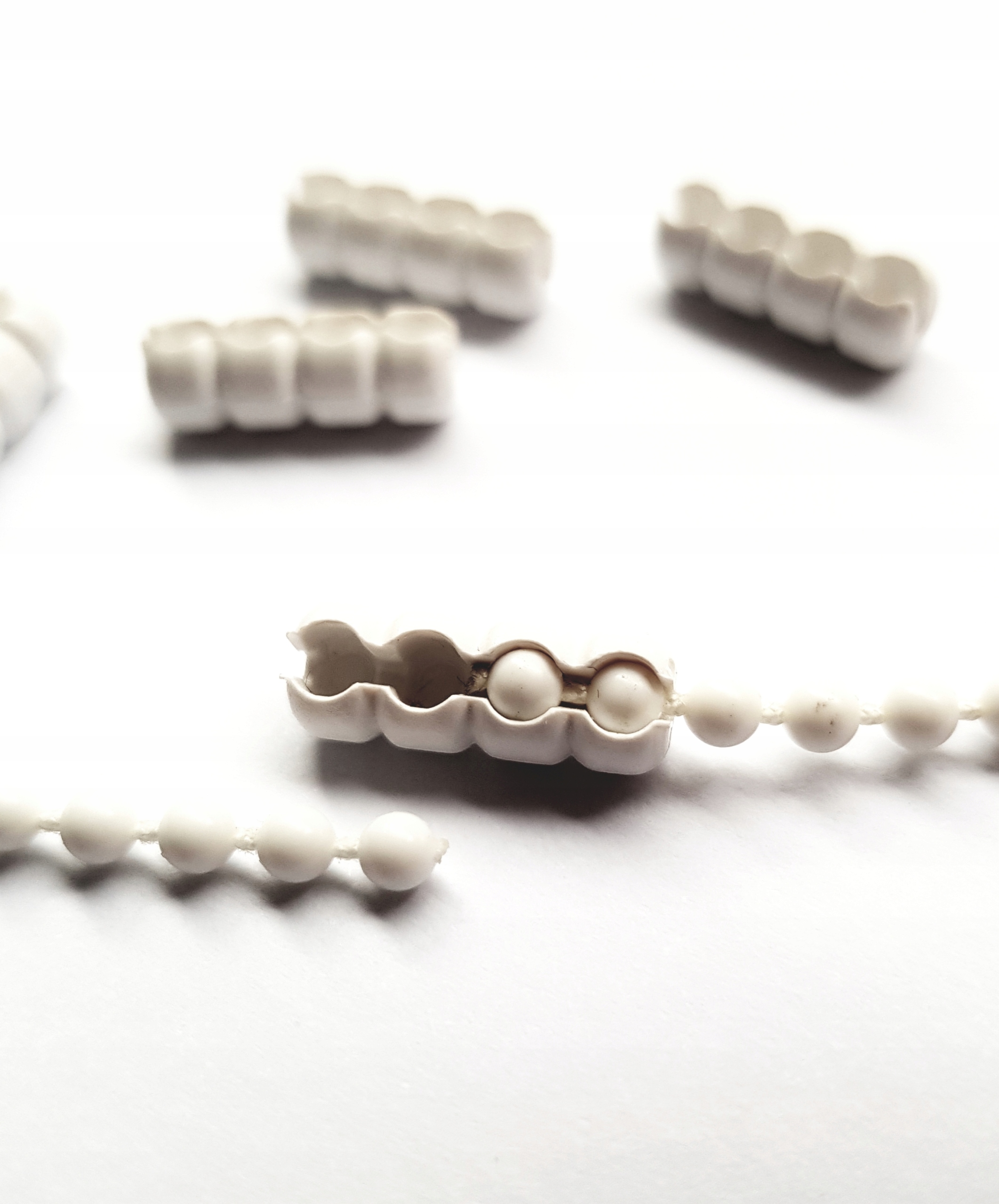 

Łącznik łańcuszka koralika 6 sztuk 3.2 mm biały