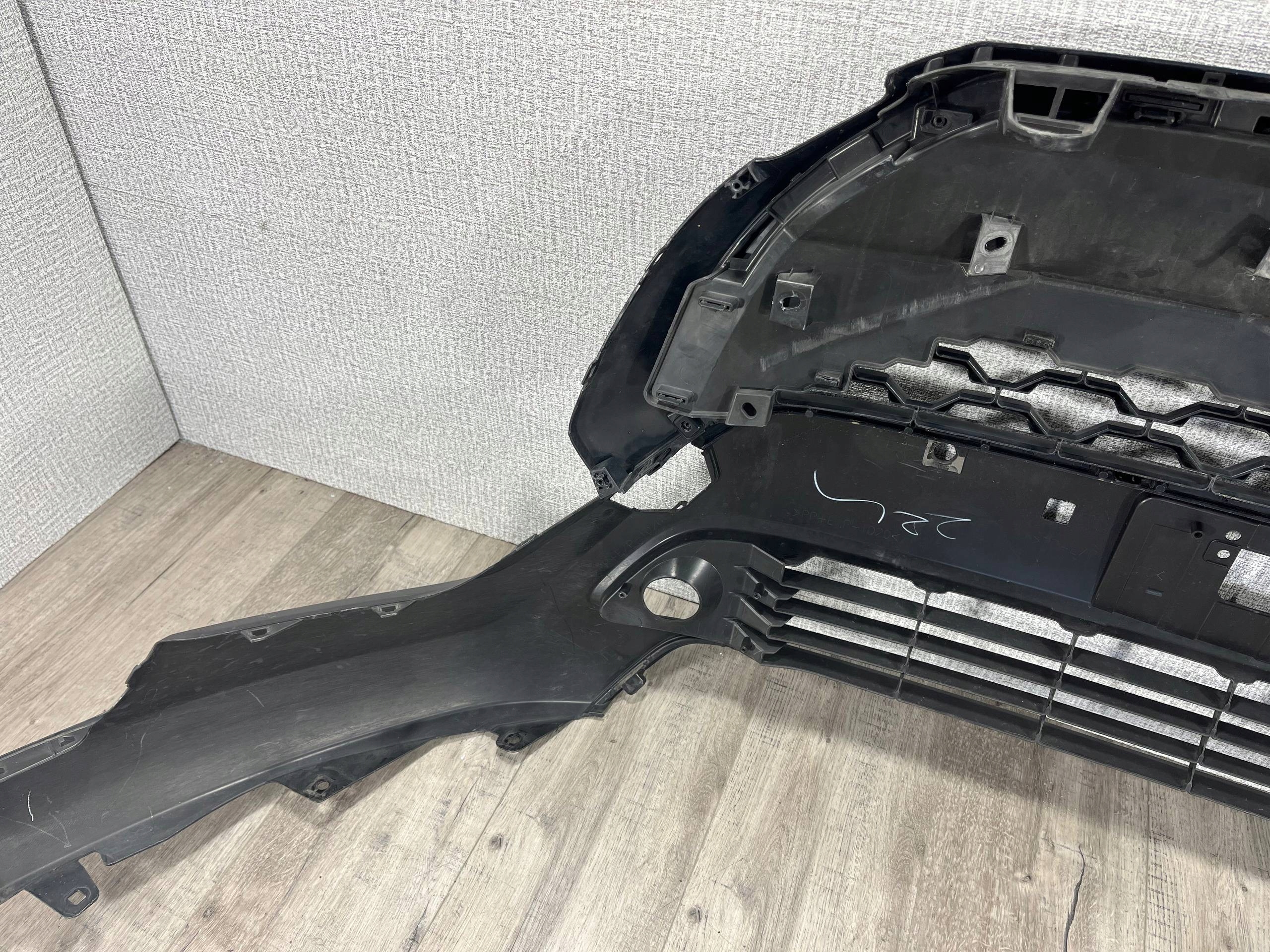 TOYOTA COROLLA CROSS 2022 -> bumper accessories grid front 52129-16030