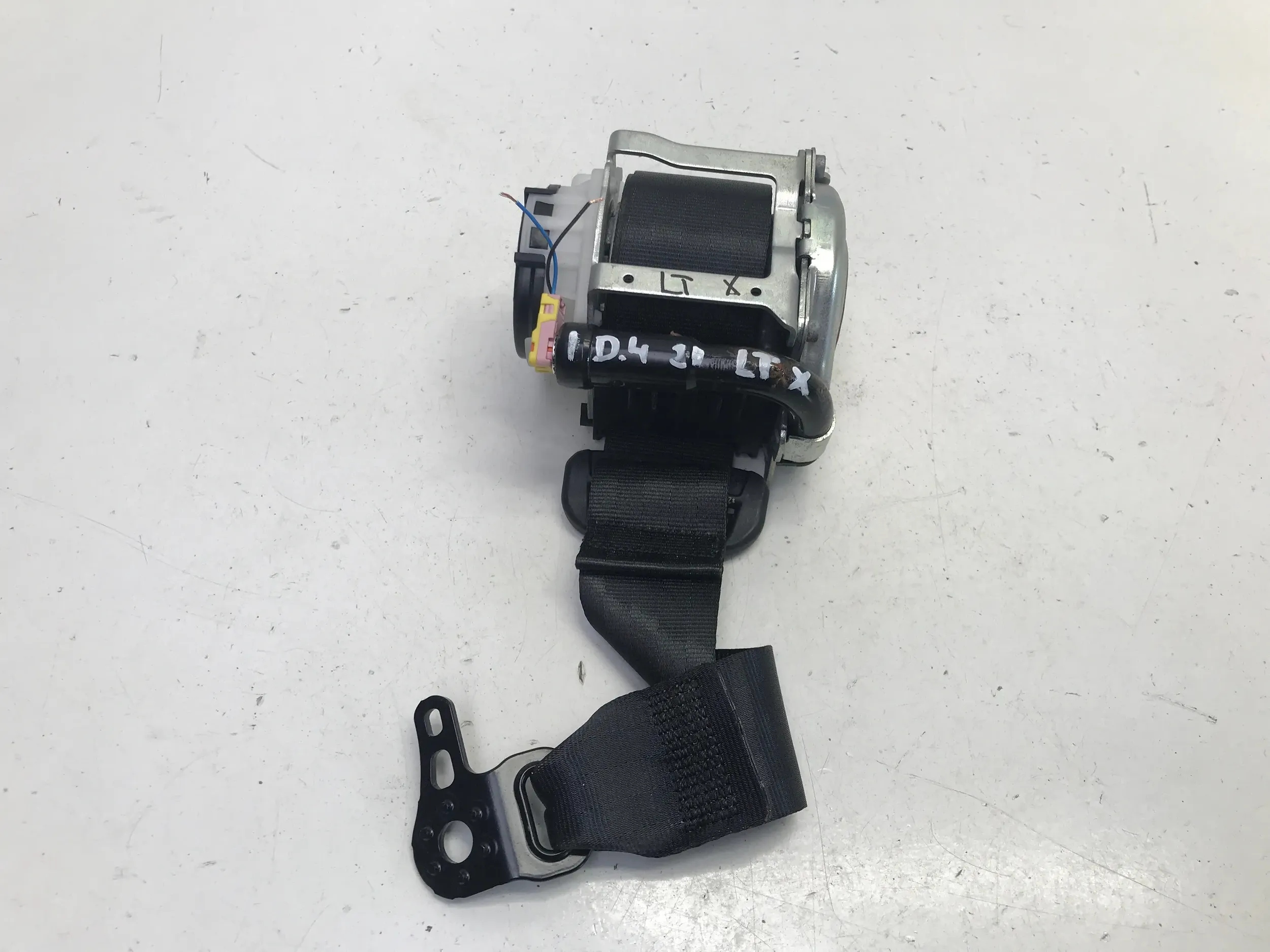 VW ID.4 ID4 ID.3 ID3 ID.5 PAS BEZPIECZEŃSTWA LEWY TYŁ WYSTRZELONY