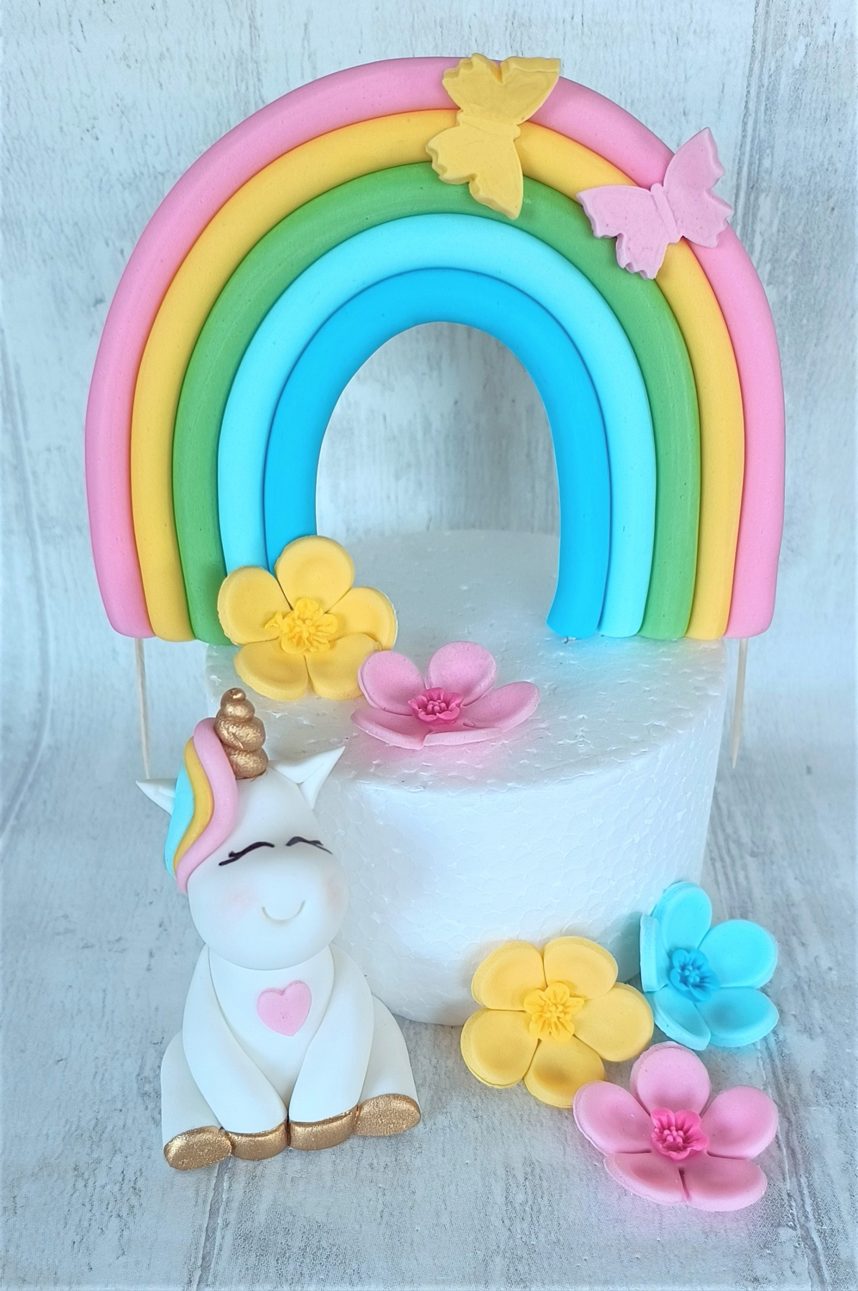 Levně Duha s motýlky figurky jednorožce z cukrové hmoty Sada dekorací