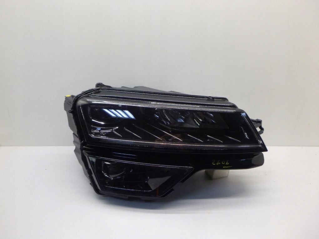 SKODA KAROQ FULL LED 17- light front right