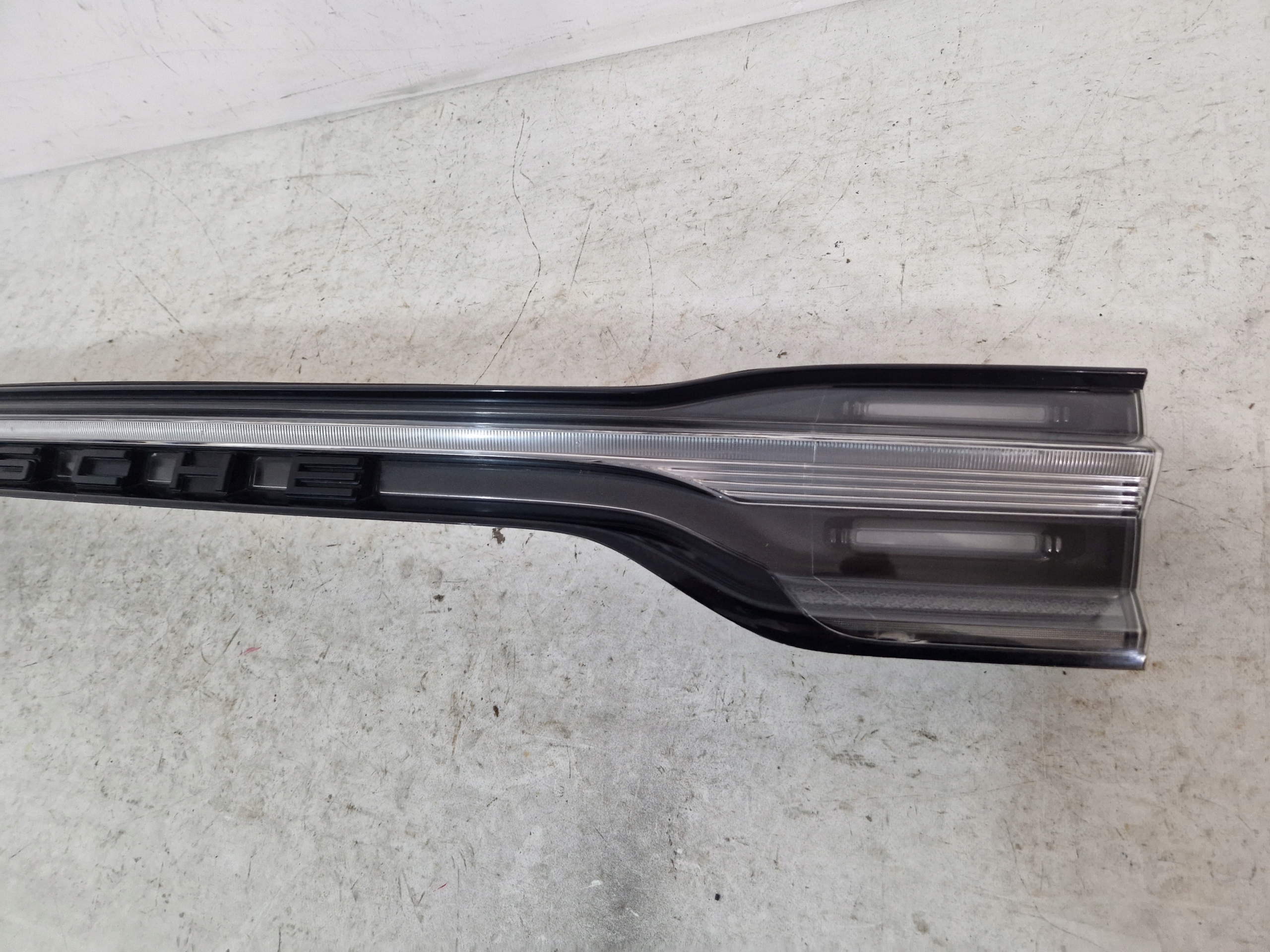 cap bonnet boot rear part light LED PORSCHE MACAN LIFT GTS 95B945308E