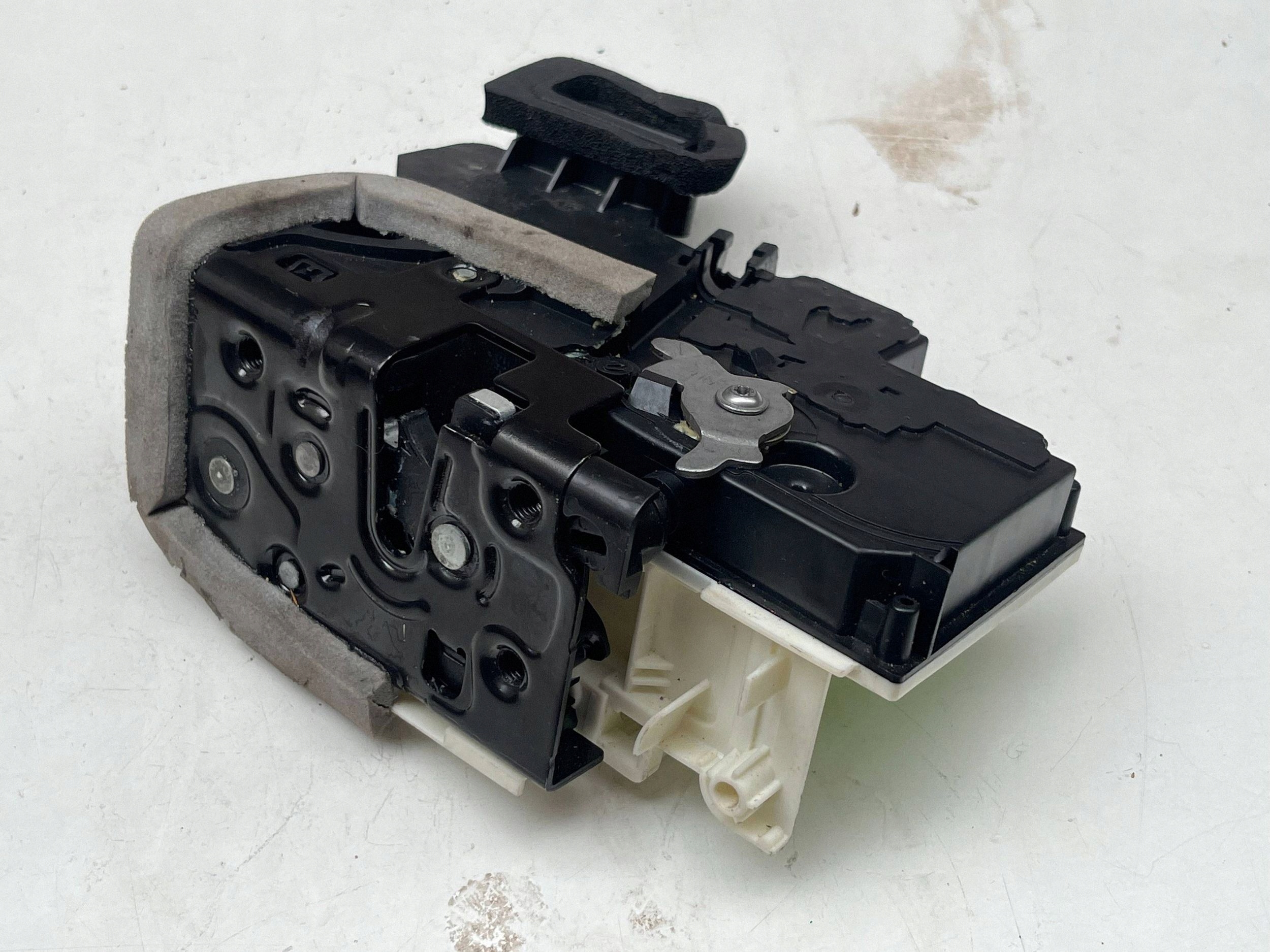 AUDI A6 C8 lock door left rear part 4K0839015P @M