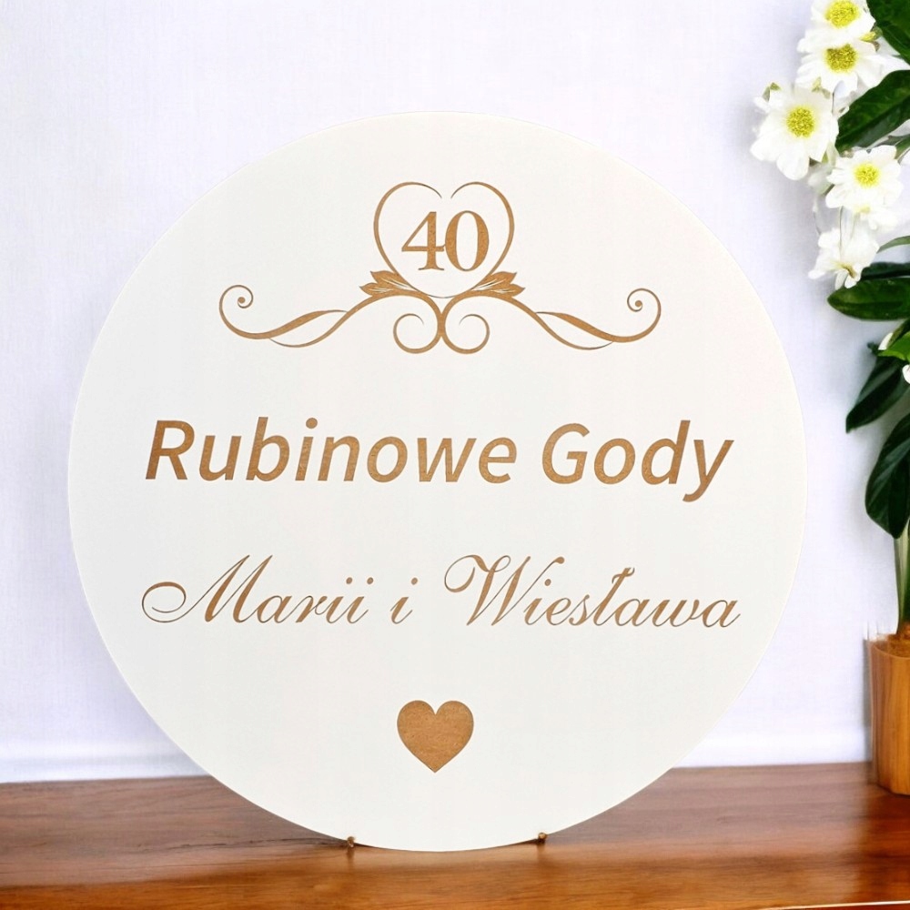 Dekorativní uvítací tabule s bílým kruhem k 40. výročí svatby Rubínové hody