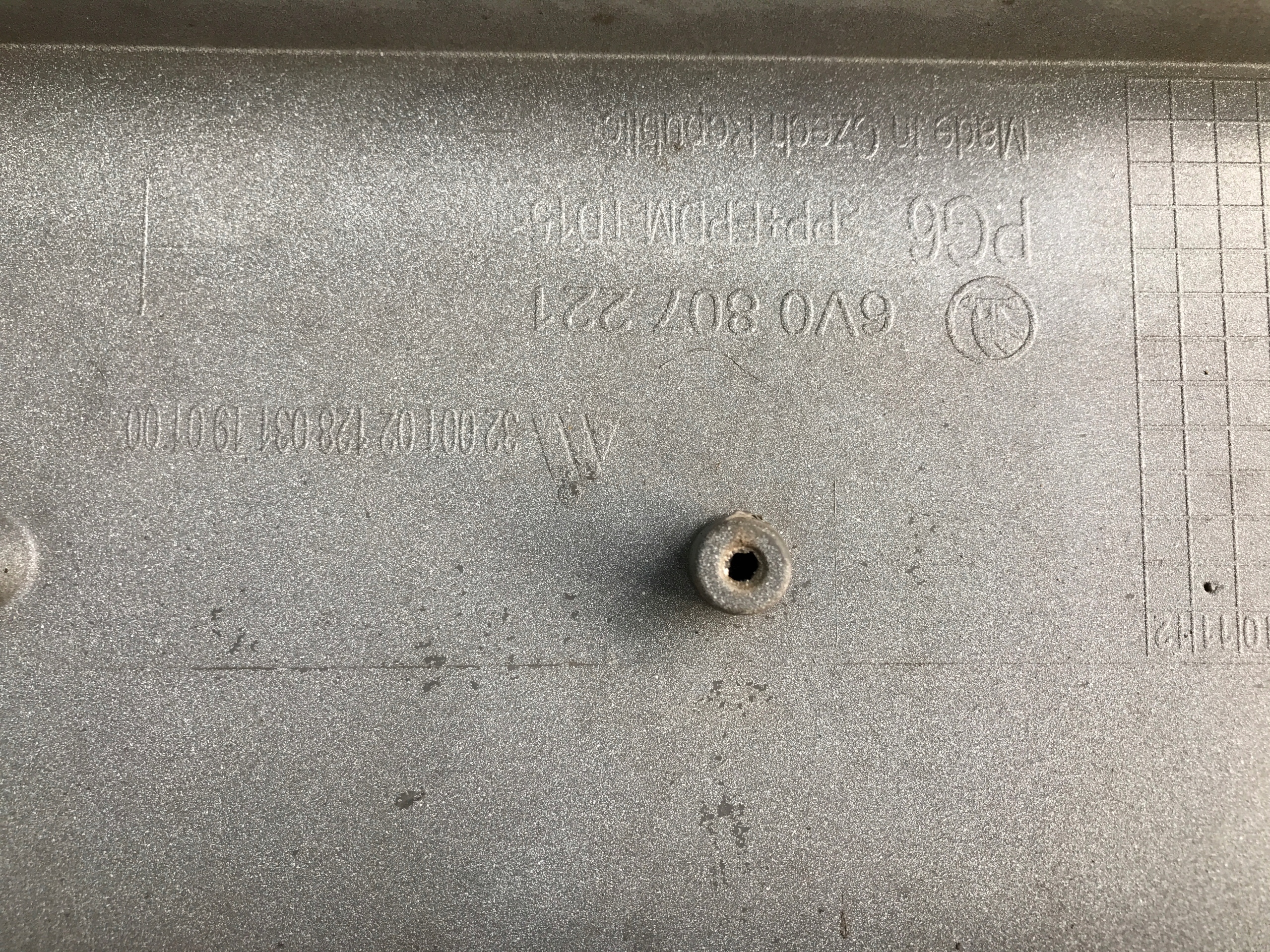 SKODA FABIA 3 III 6V ZDERZAK PRZÓD 2014-2018 Waga produktu z opakowaniem jednostkowym 8 kg