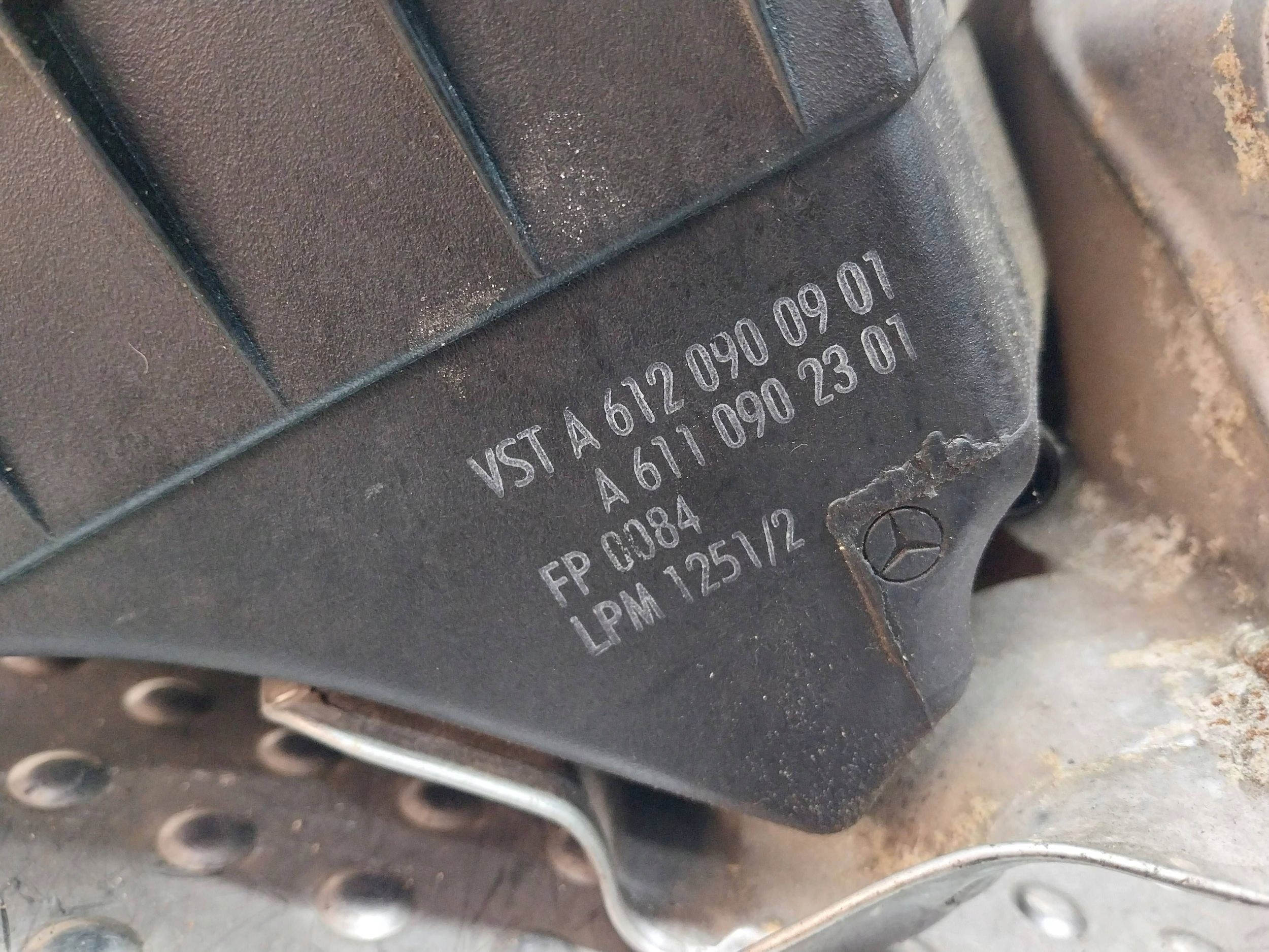 Gehäuse filter luft A6120900901 MERCEDES ML W163 2.2CDI