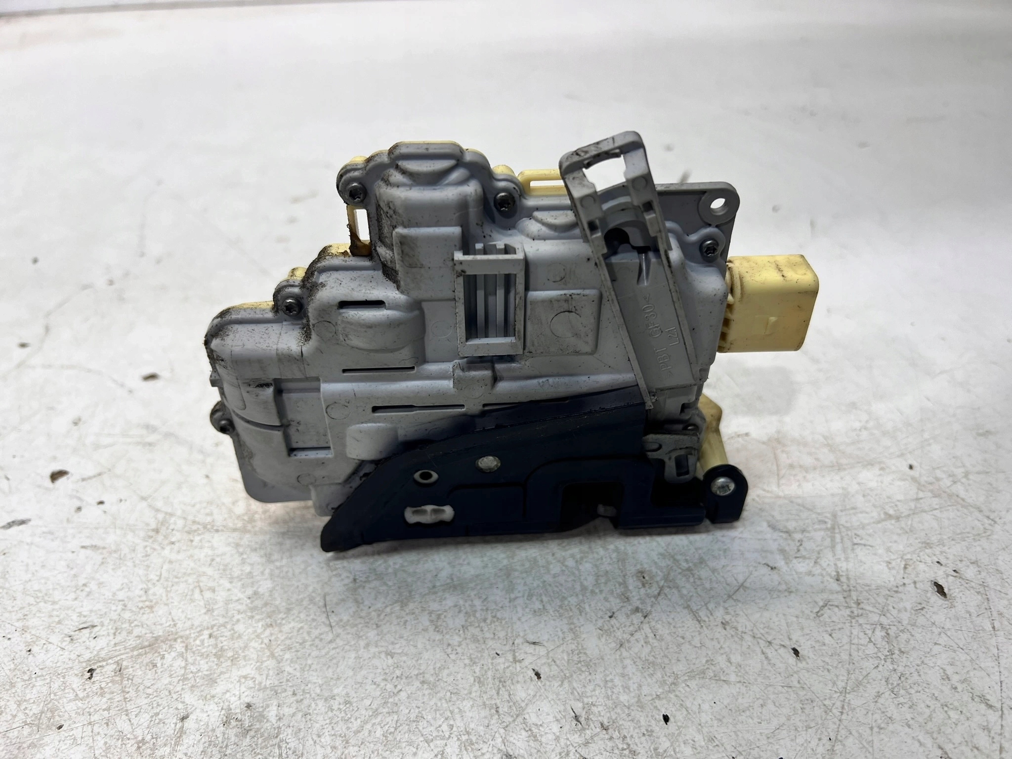 lock door left front AUDI Q7 4L 3C2837015A