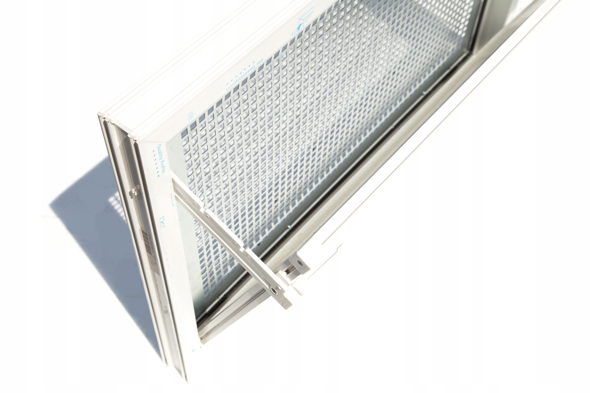 KRATA PERFOROWANA DO OKNA GOSPODARCZEGO 50x40 (wymiar kraty 38,3x29 cm) Marka Wolfa