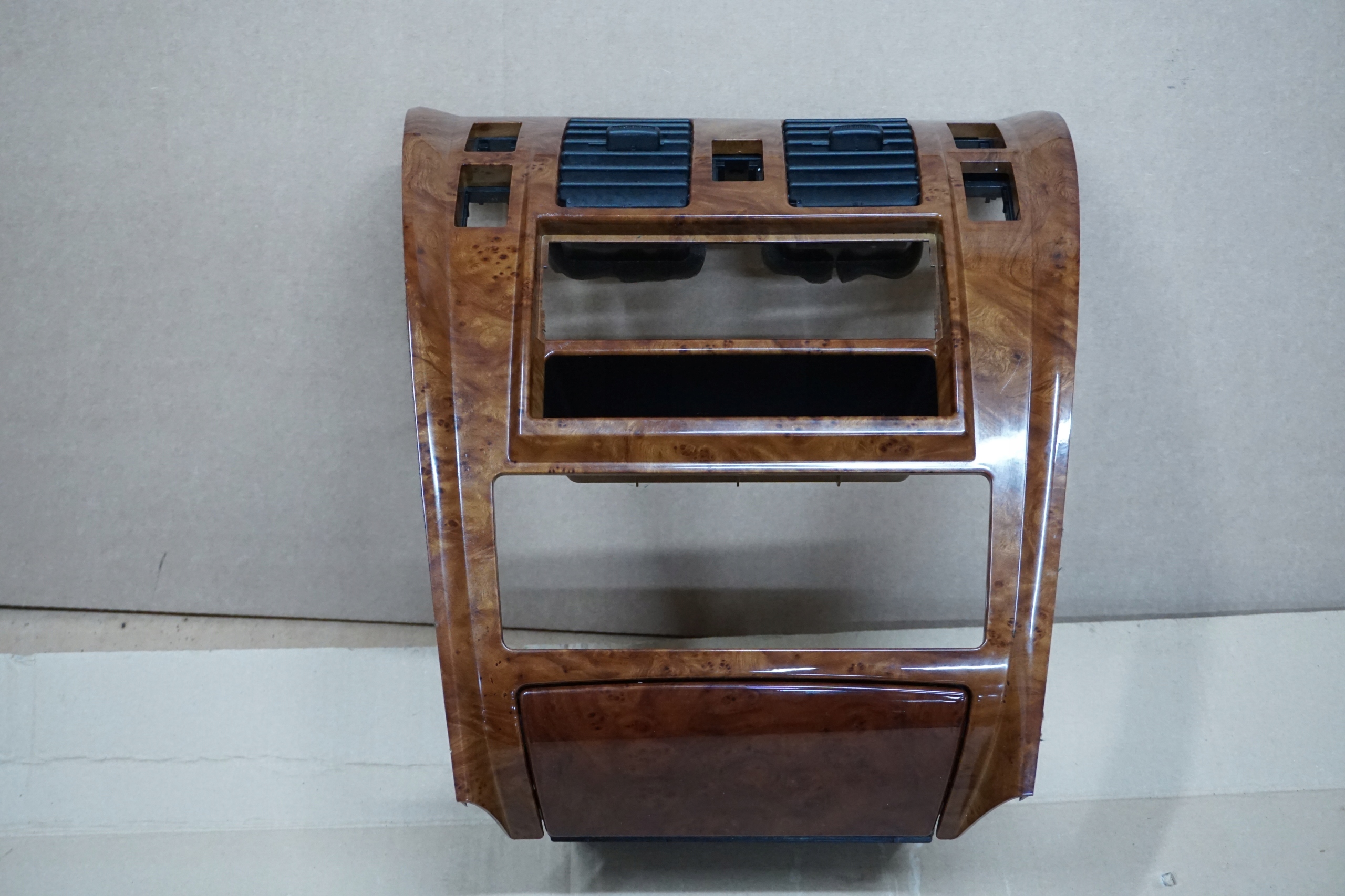 ТЕРАКАН РАМКА ПАНЕЛЬ ЦЕНТРАЛЬНИЙ КОРПУС З ДОШКИ 04r