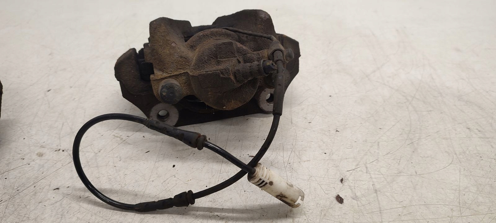 caliper front front right left BMW E90 2,0i