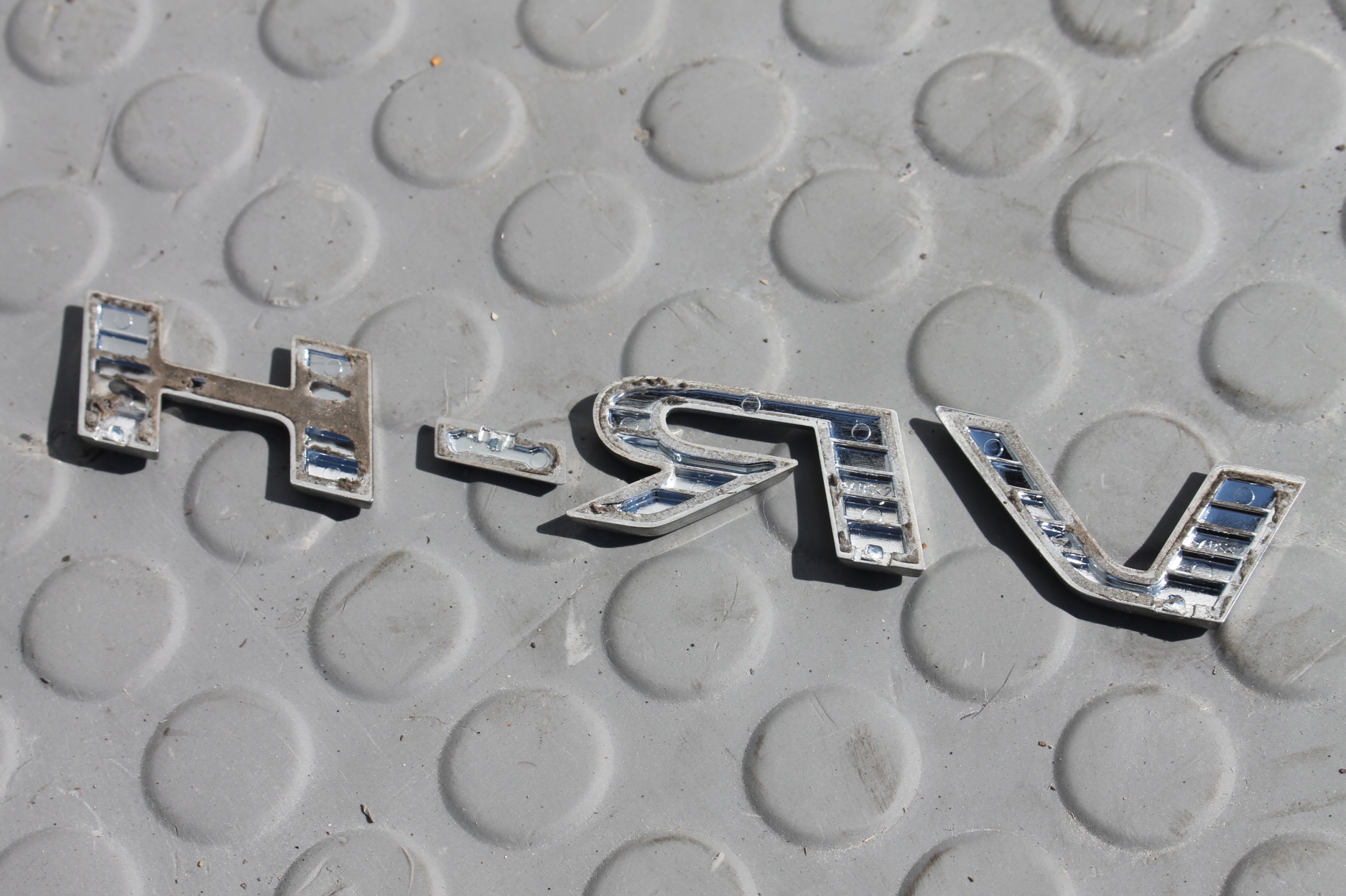 ZNACZEK EMBLEMAT NAPIS KLAPY BAGAŻNIKA TYŁ HONDA HR-V II 15-21 Marka Honda