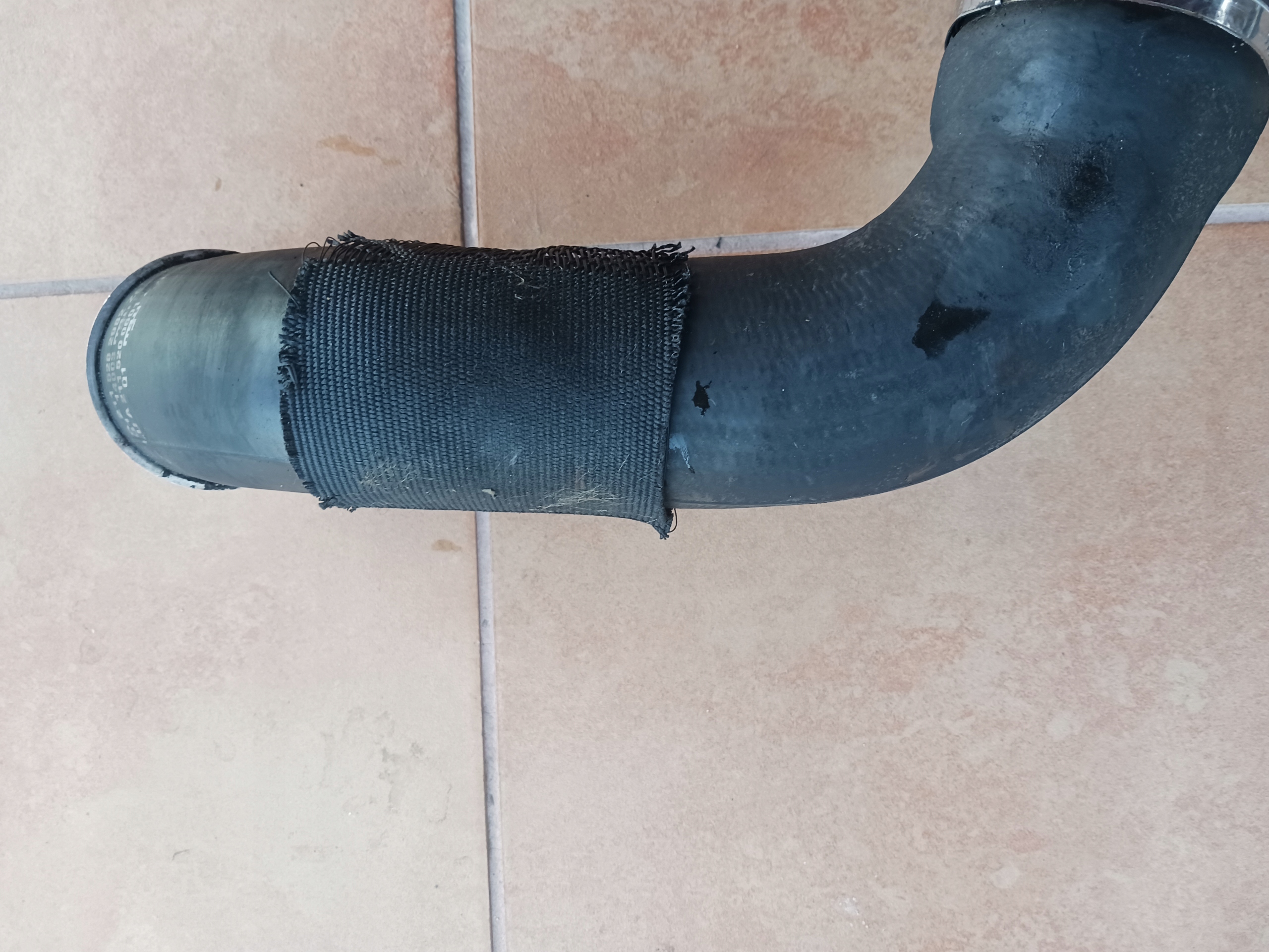 hadice trouba intercoolera MERCEDES A2115282982