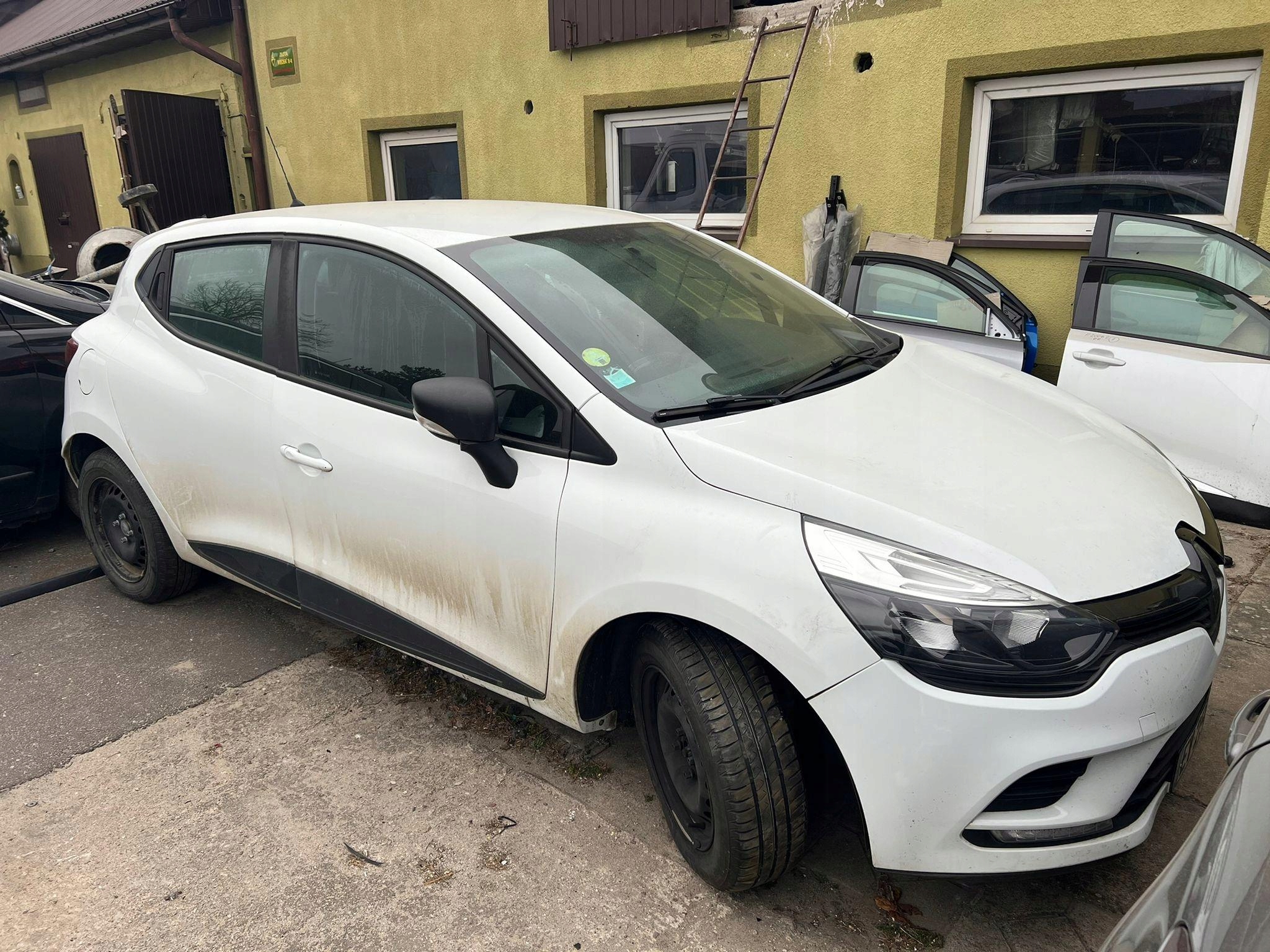 ĆWIARTKA PODŁUŻNICA PRAWY PRZÓD RENAULT CLIO IV Producent części Renault OE