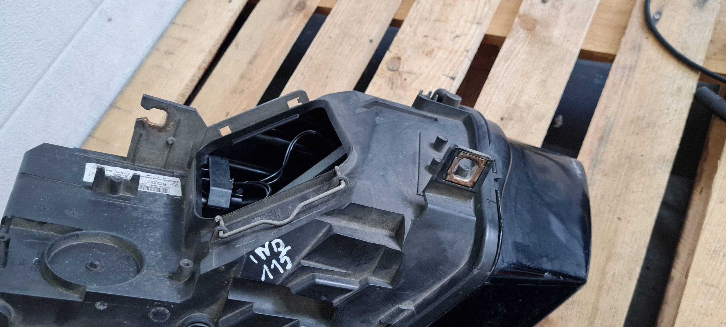 Q5 8R light right right front front ANGLIK RHD UK 8R0941004A