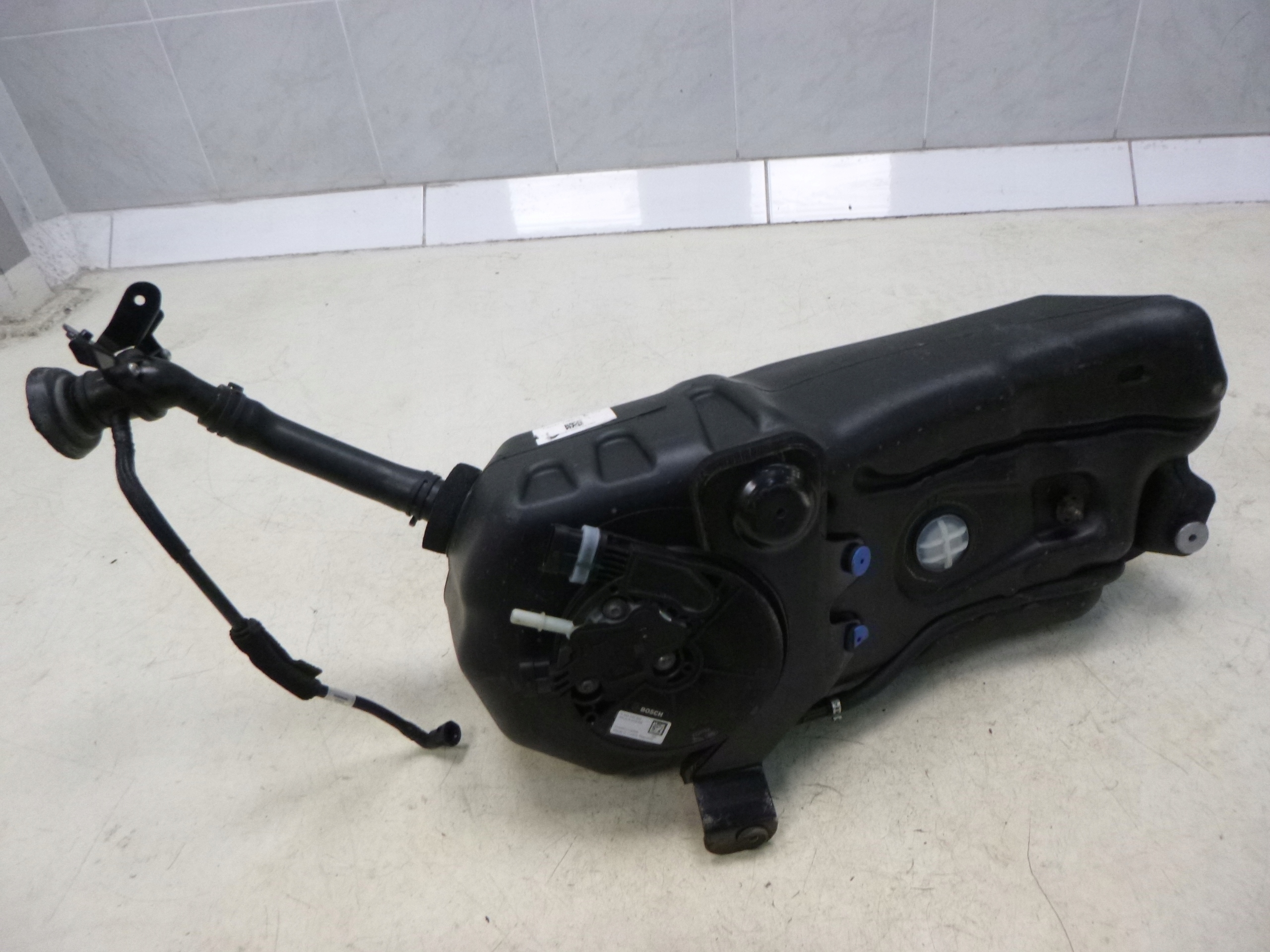 JAGUAR XE X760 2.0 DIESEL serbatoio Pompa ADBLUE