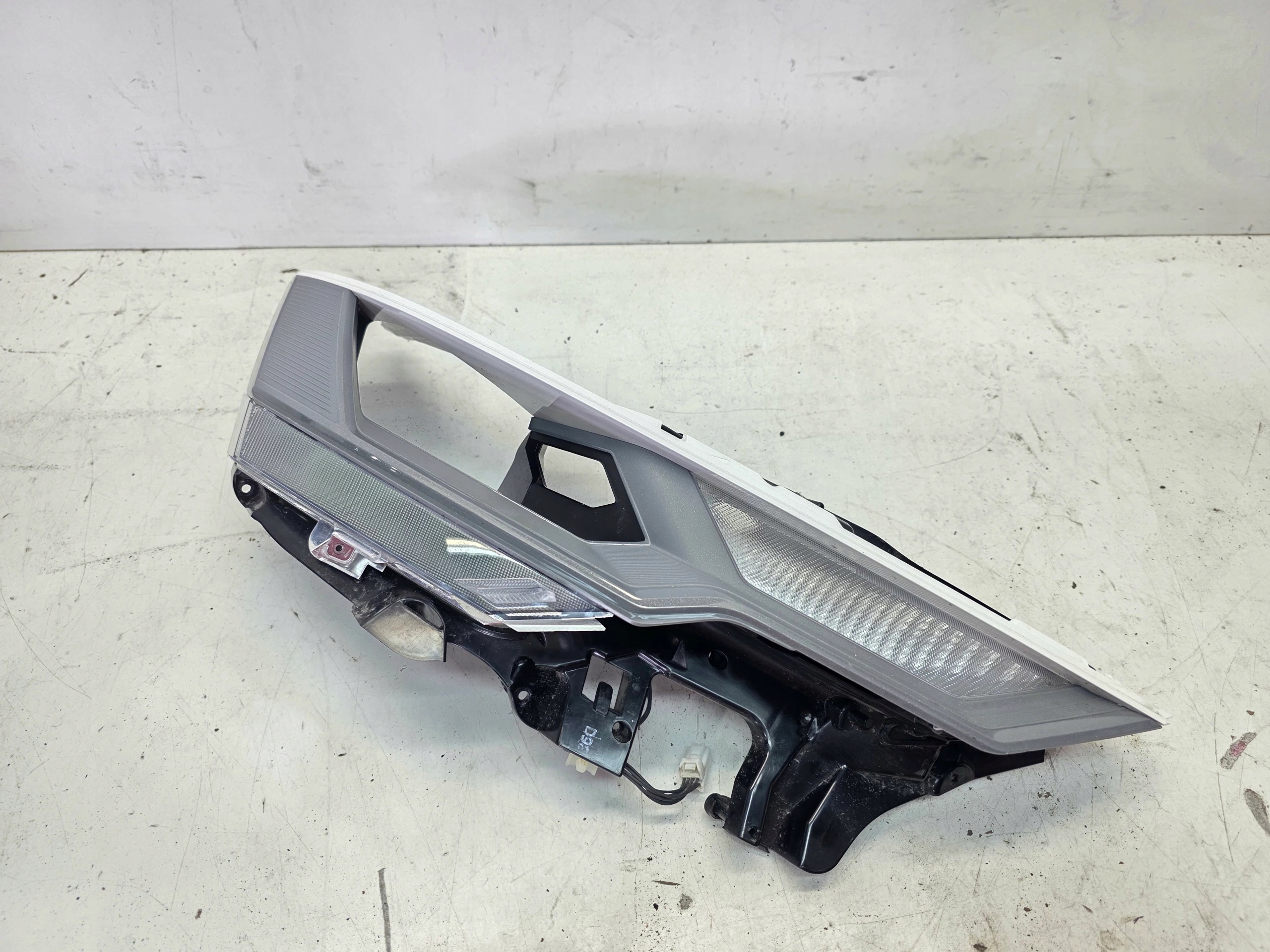 indicator LED ODBLYSNIK KLOSZA right front AUDI A6 C8 219401-02R