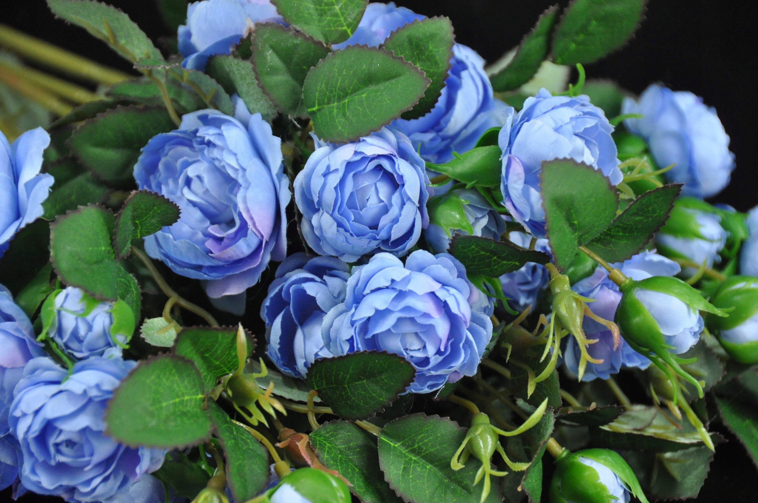 Róża różyczka drobna jasno niebieska sztuczna Marka Dekoradom