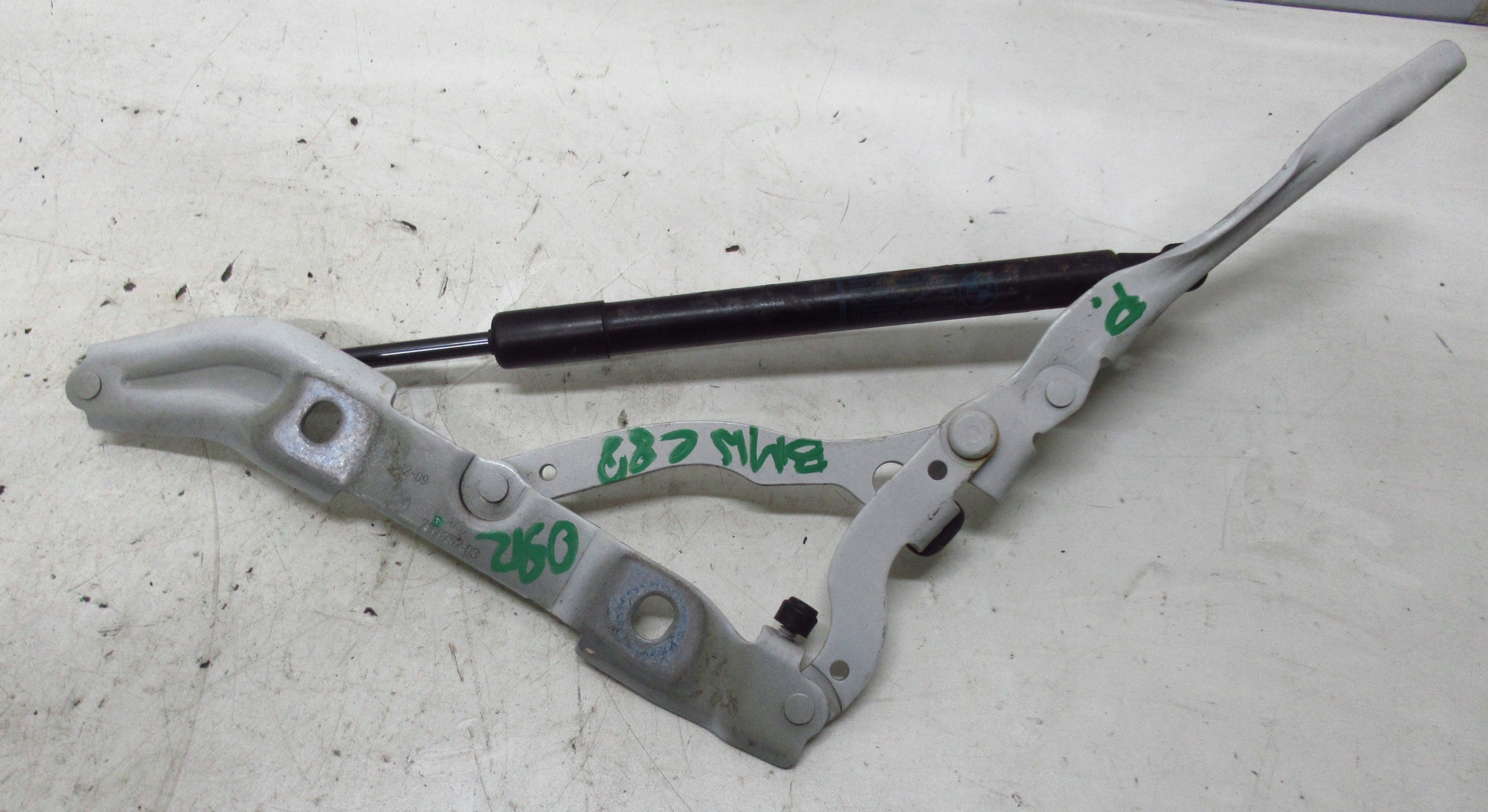 BMW E88 09R hinge bonnet boot right
