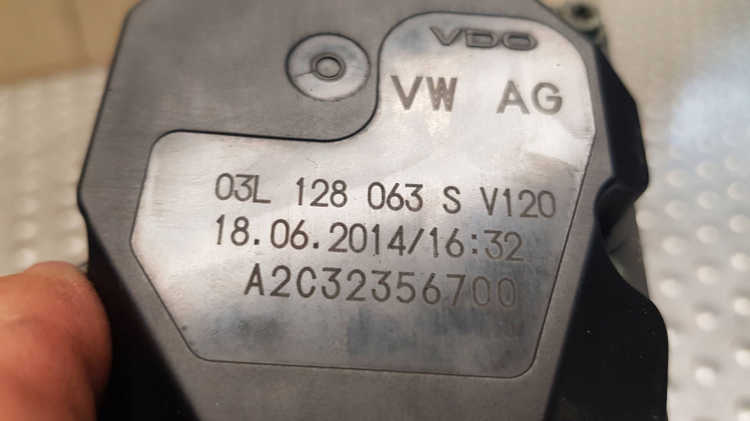 ДРОССЕЛЬНАЯ ЗАСЛОНКА 03L128063S vw T5 T6 AMAROK CRAFTER MAN 2.0 tdi