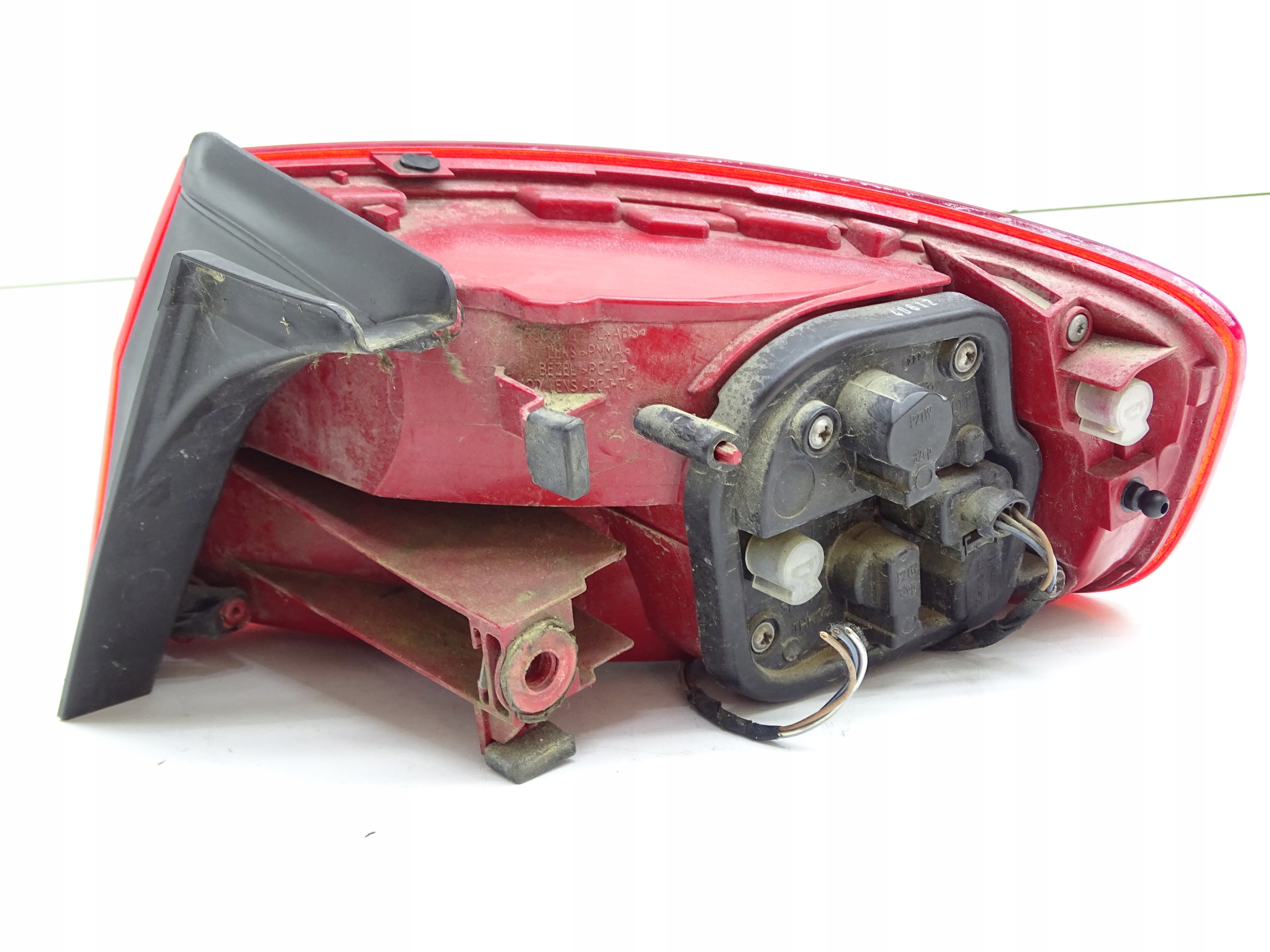 light left left rear part rear AUDI A4 B8 LIFT sedan 8K5945095AA