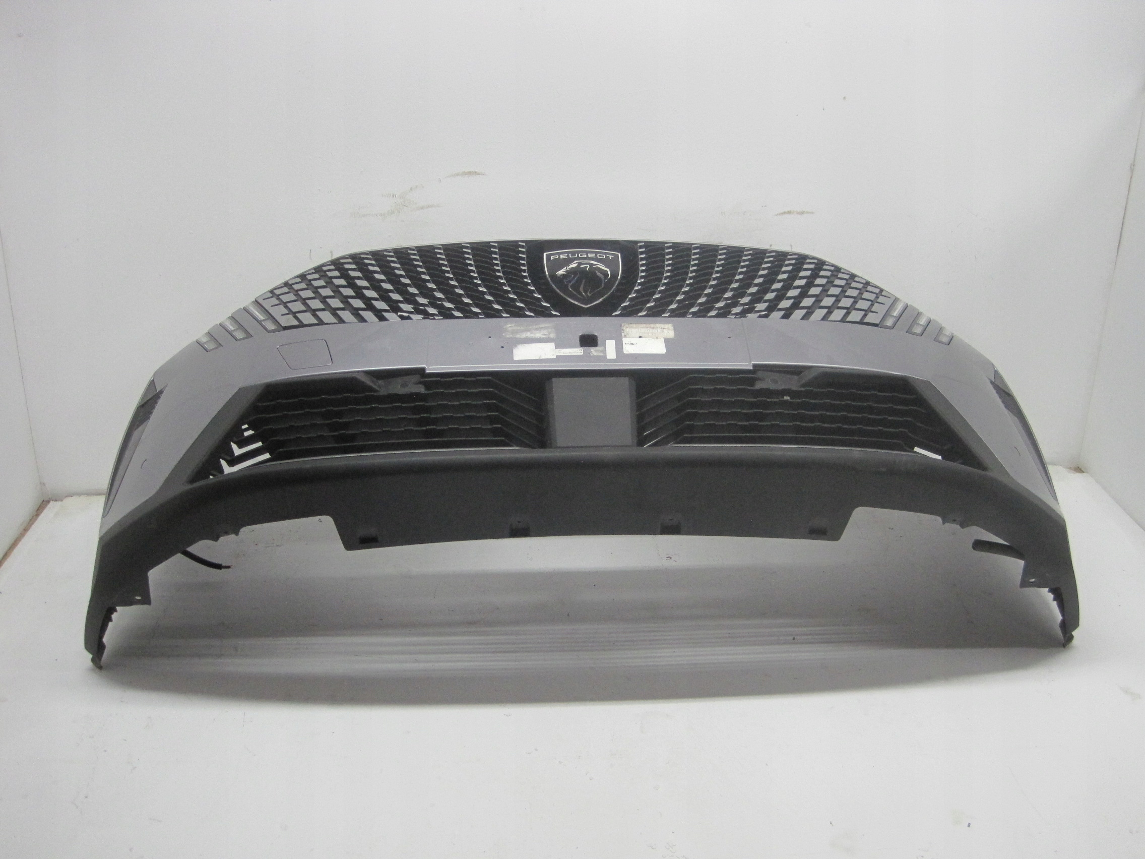 nárazník PEUGEOT 3008 23R 4 PDC LED předek přední